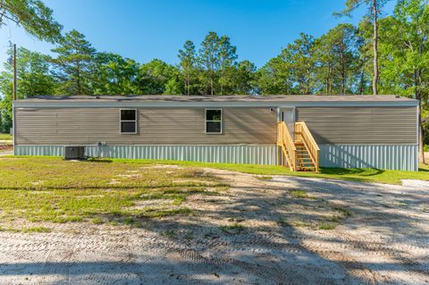 A home in DeFuniak Springs