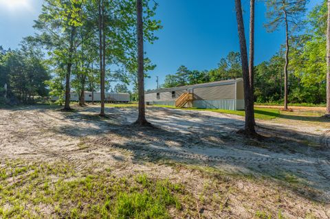 A home in DeFuniak Springs