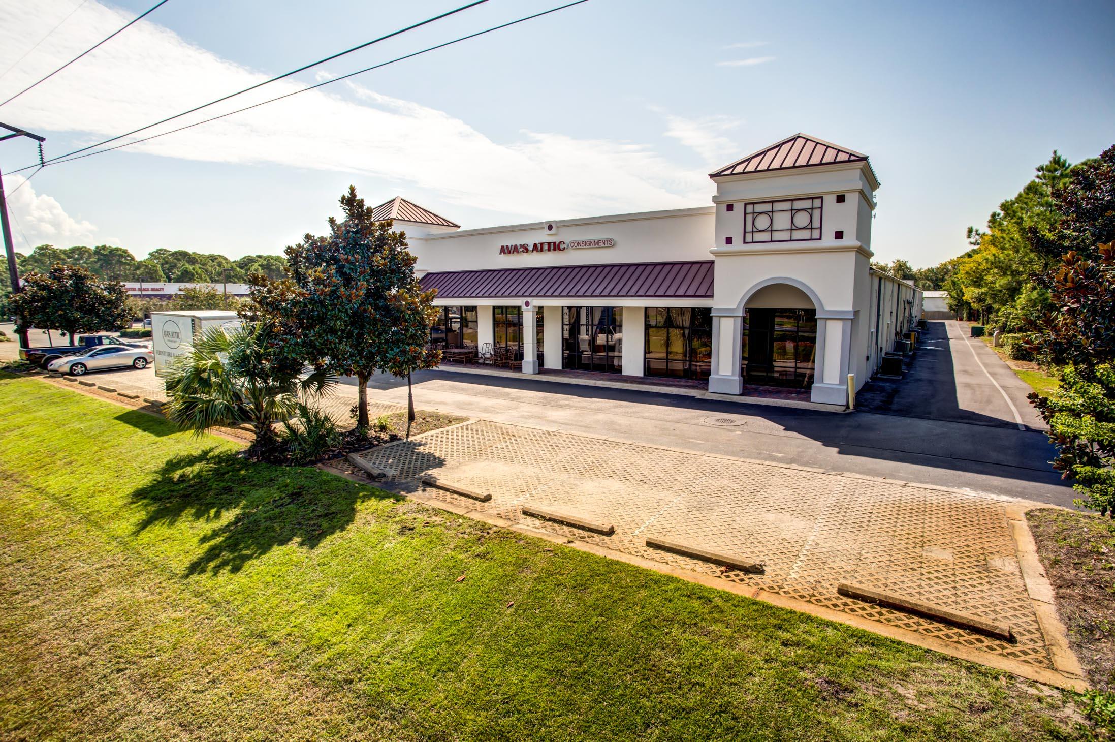 +/-3,432 SF of prime retail, end-cap space in a centralized area of Destin, Florida!Located effectively between Destin Commons and Sandestin Golf & Beach Resort, this plaza offers a vast fronting feet on Highway 98. Buyer must verify all information and specifications.