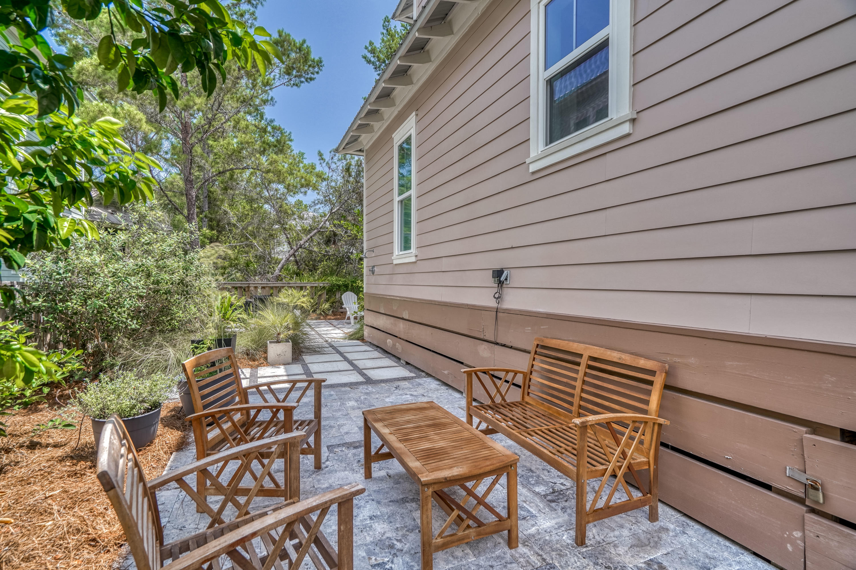 COTTAGES AT EASTERN LAKE - Residential