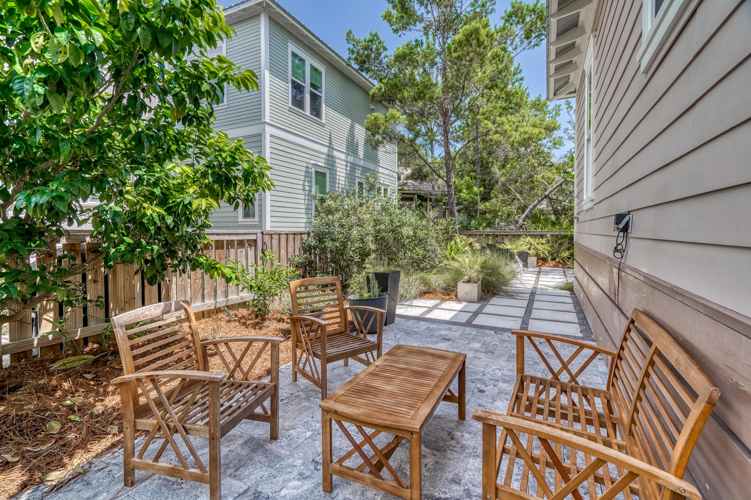 COTTAGES AT EASTERN LAKE - Residential
