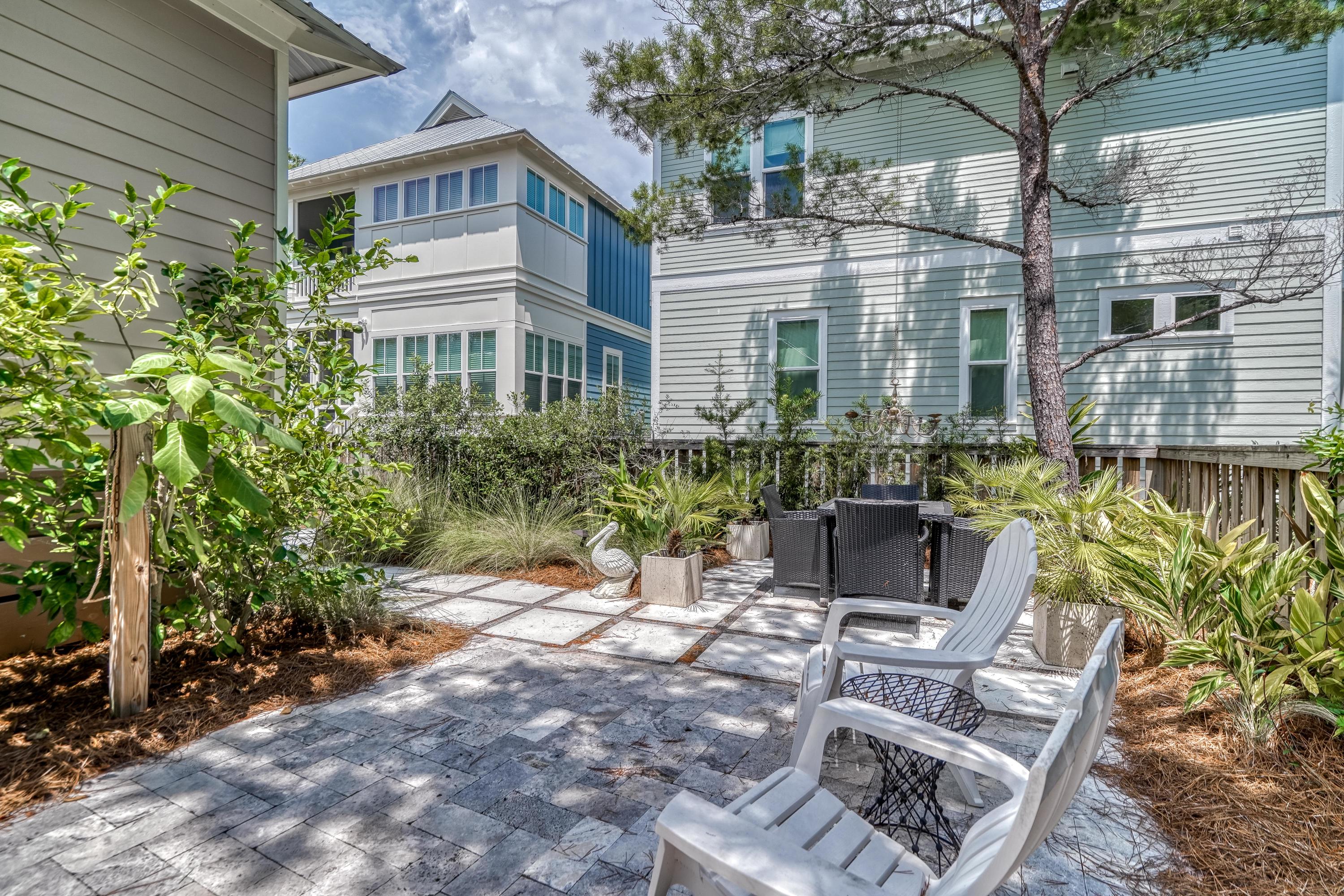 COTTAGES AT EASTERN LAKE - Residential