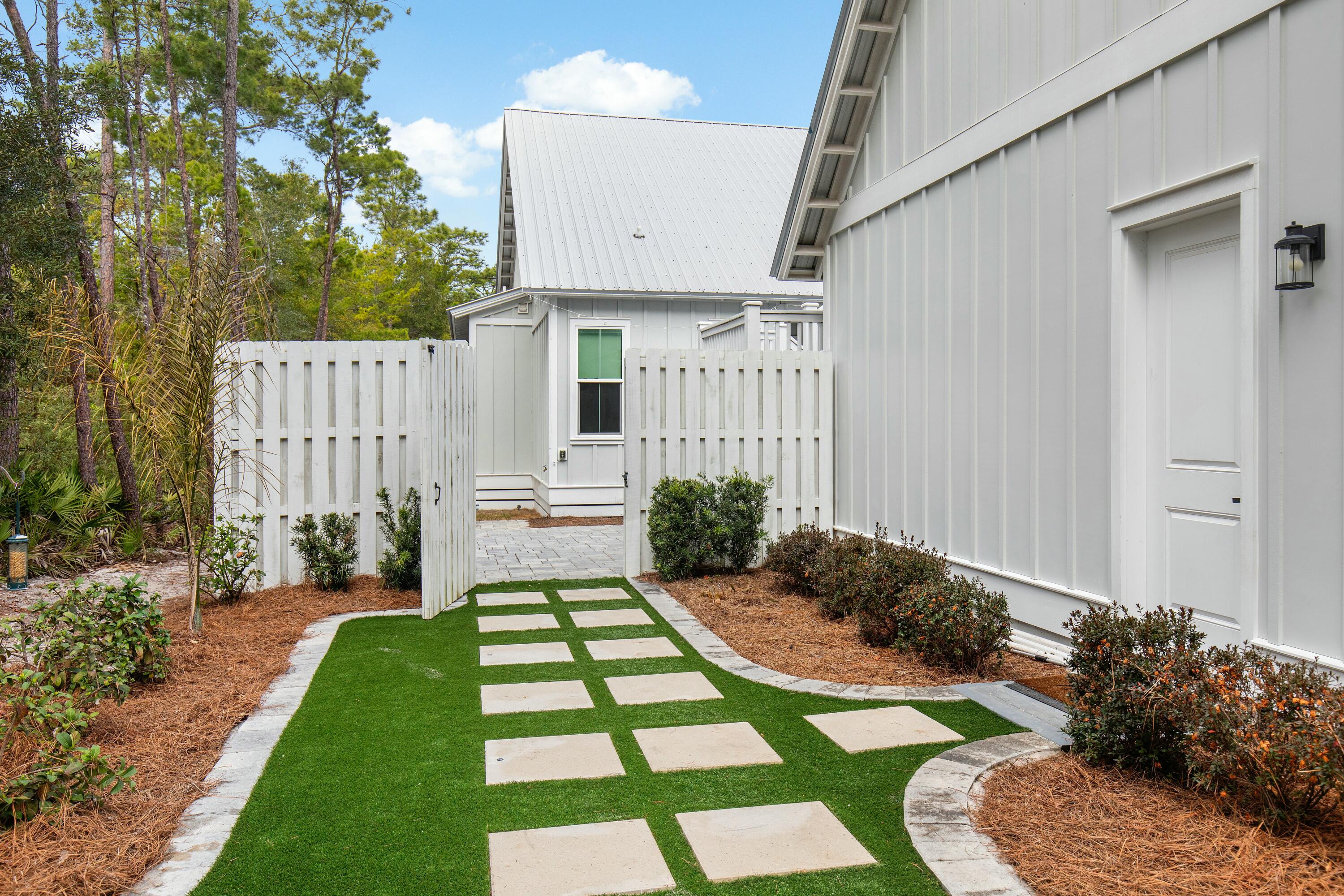 GRAYTON BAYOU - Residential