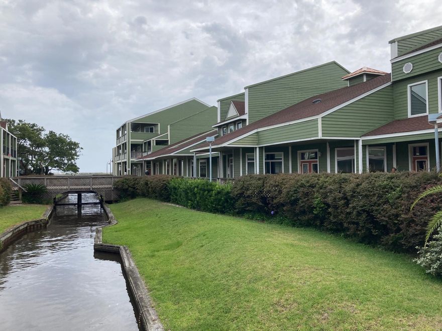 Located in a park like setting in one of the nicest office complexes in Fort Walton Beach.