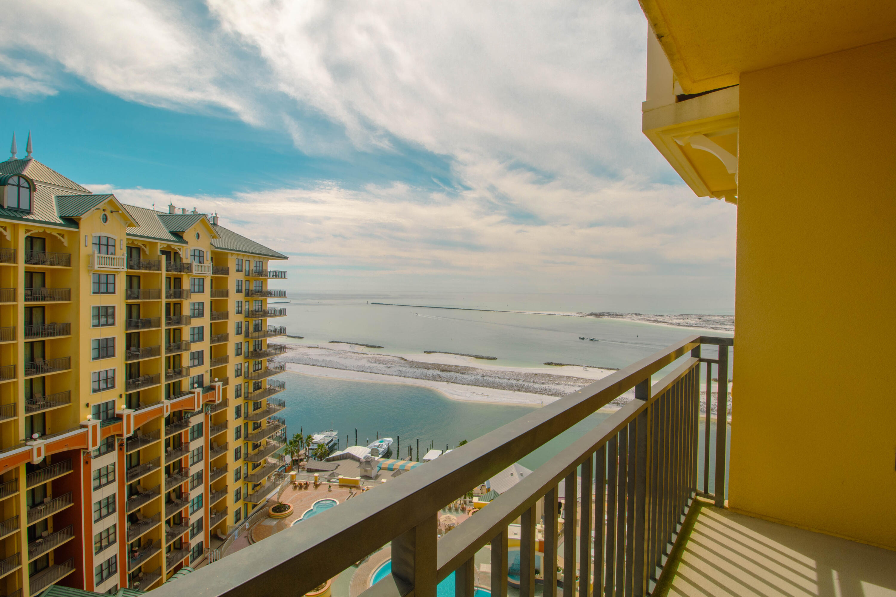 EMERALD GRANDE - Residential