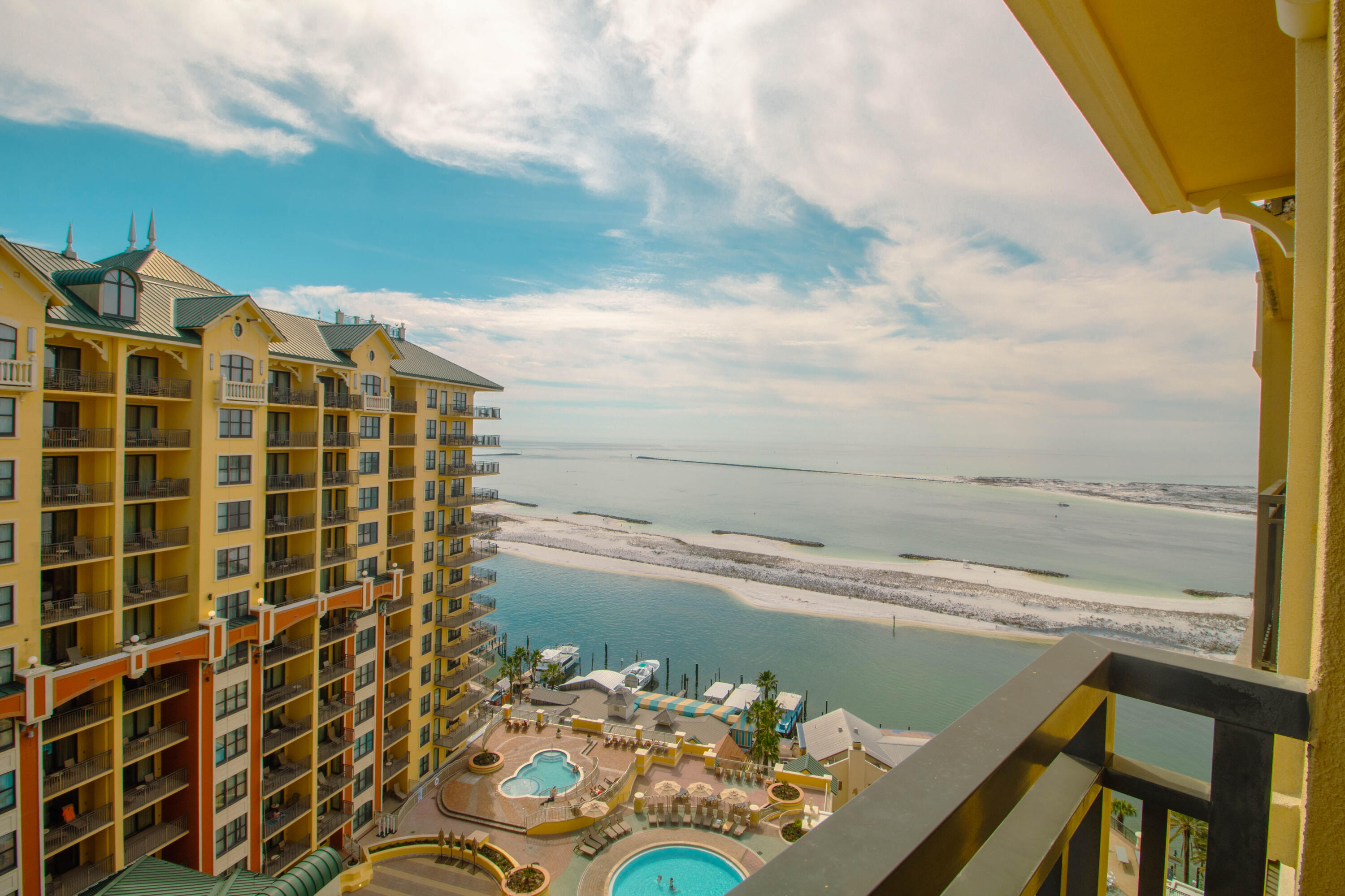 EMERALD GRANDE - Residential