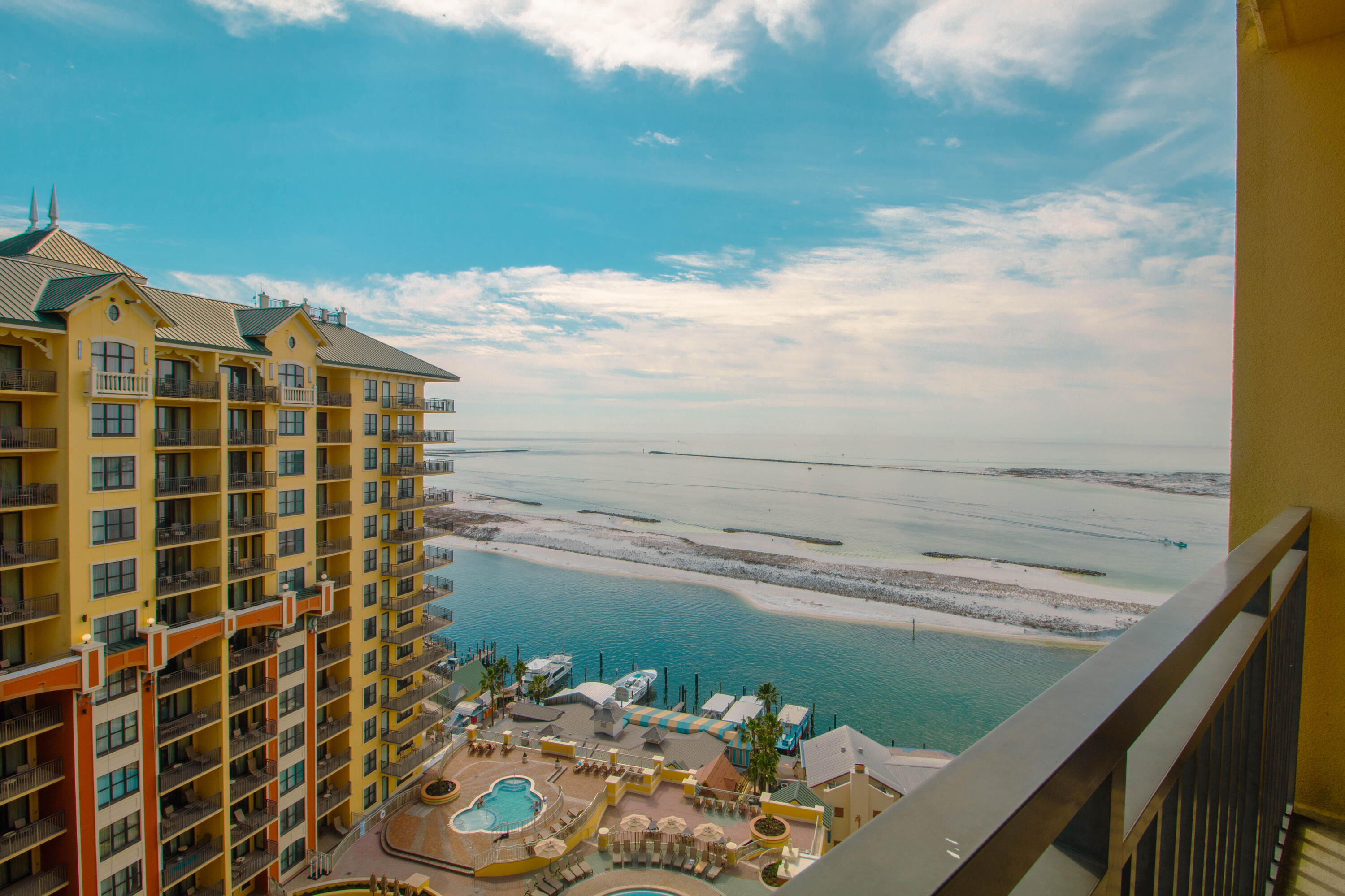 EMERALD GRANDE - Residential