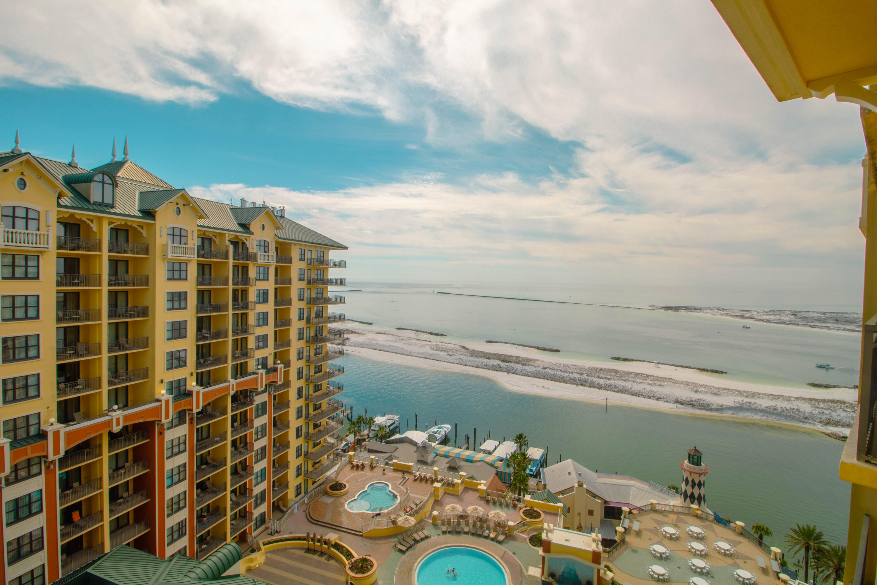 EMERALD GRANDE - Residential