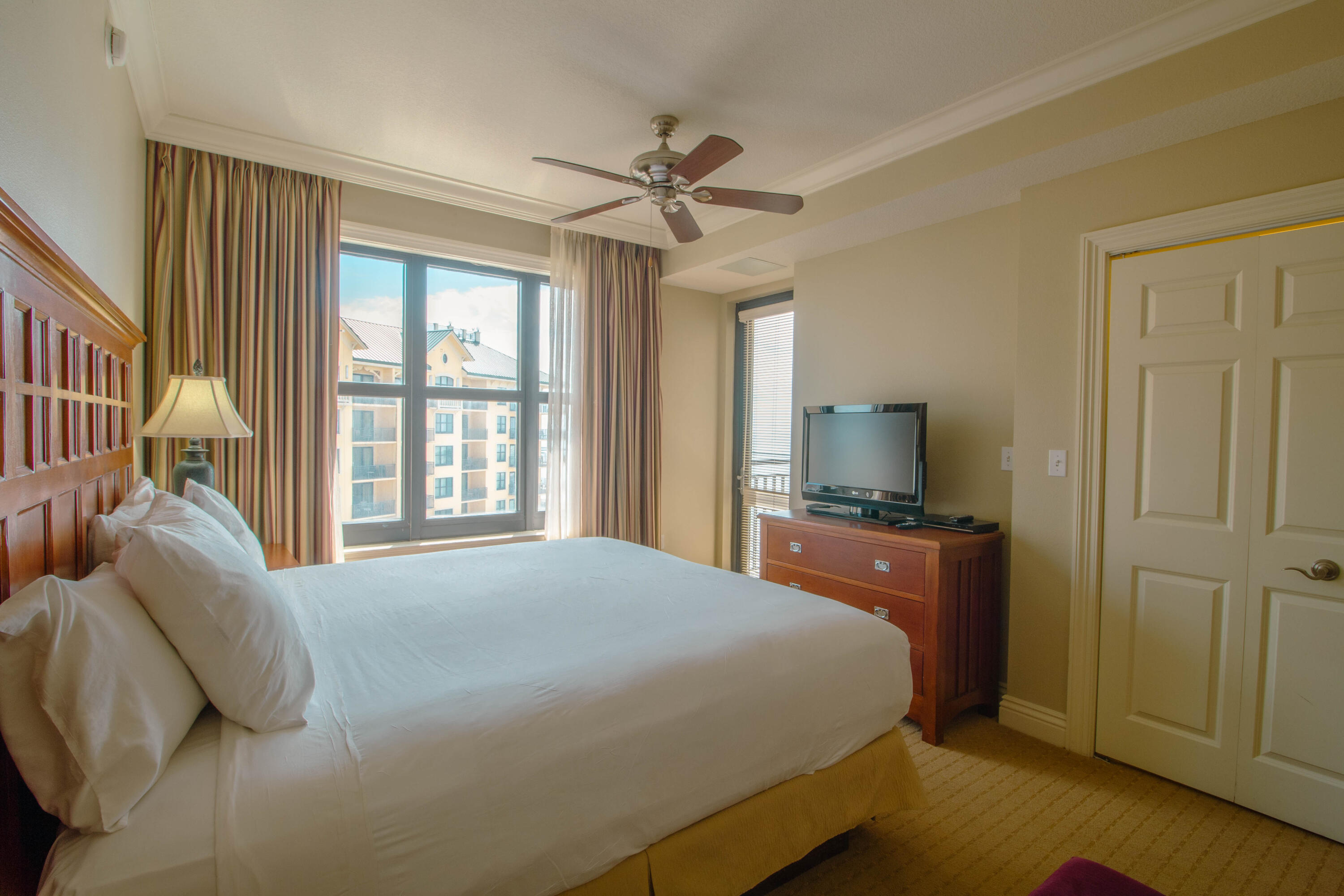 EMERALD GRANDE - Residential