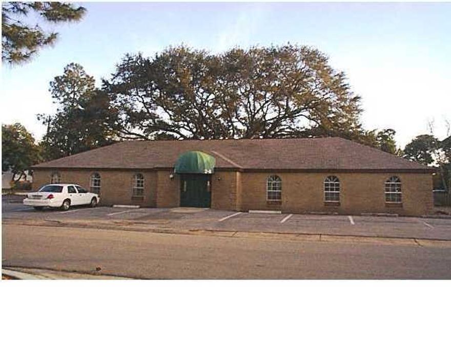 REDUCED PRICE!! SUITE B IN OFFICE DUPLEX HAS 3 PRIVATE OFFICES AND A LARGE WAITING/RECEPTION AREA FOR LEASE. THE TENANT WILL HAVE USE OF THE SMALL BREAK AREA AND BATHROOM. ECAR HAS ONE OFFICE LEASED TO ANOTHER TENANT. DUPLEX HAS A FENCED IN COURTYARD/PATIO AND PLENTY OF PARKING. NOT A TRIPLE NET LEASE.