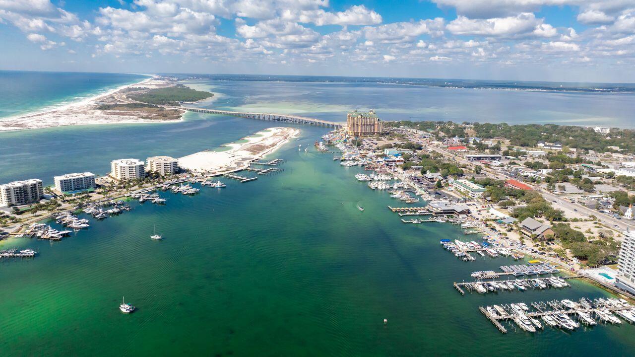HARBOR LIGHTS - Residential