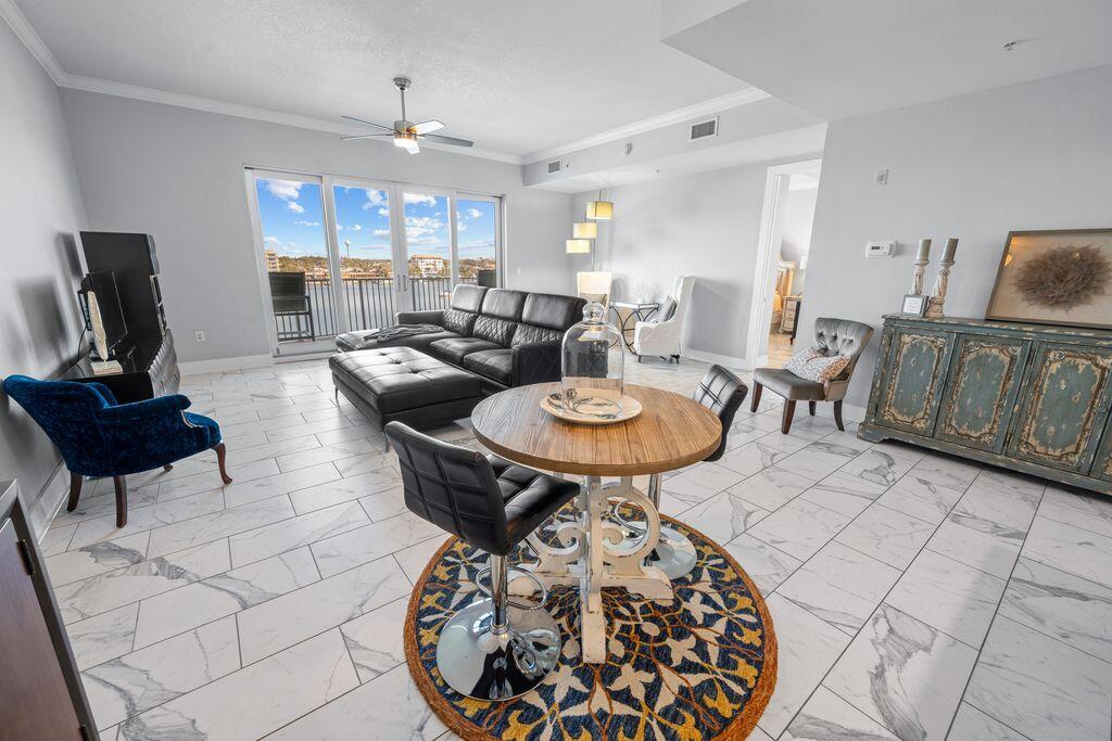 HARBOR LIGHTS - Residential