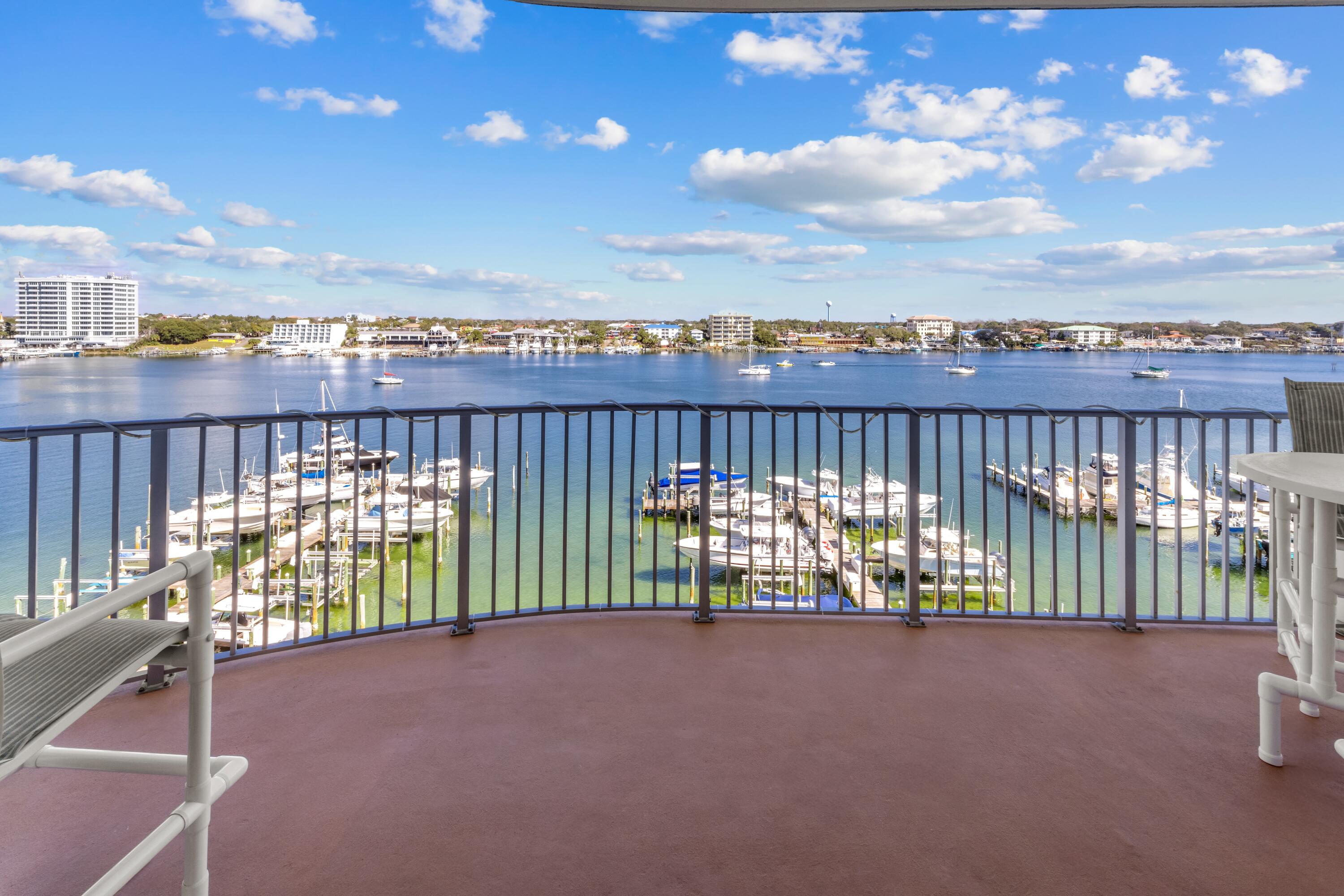 HARBOR LIGHTS - Residential