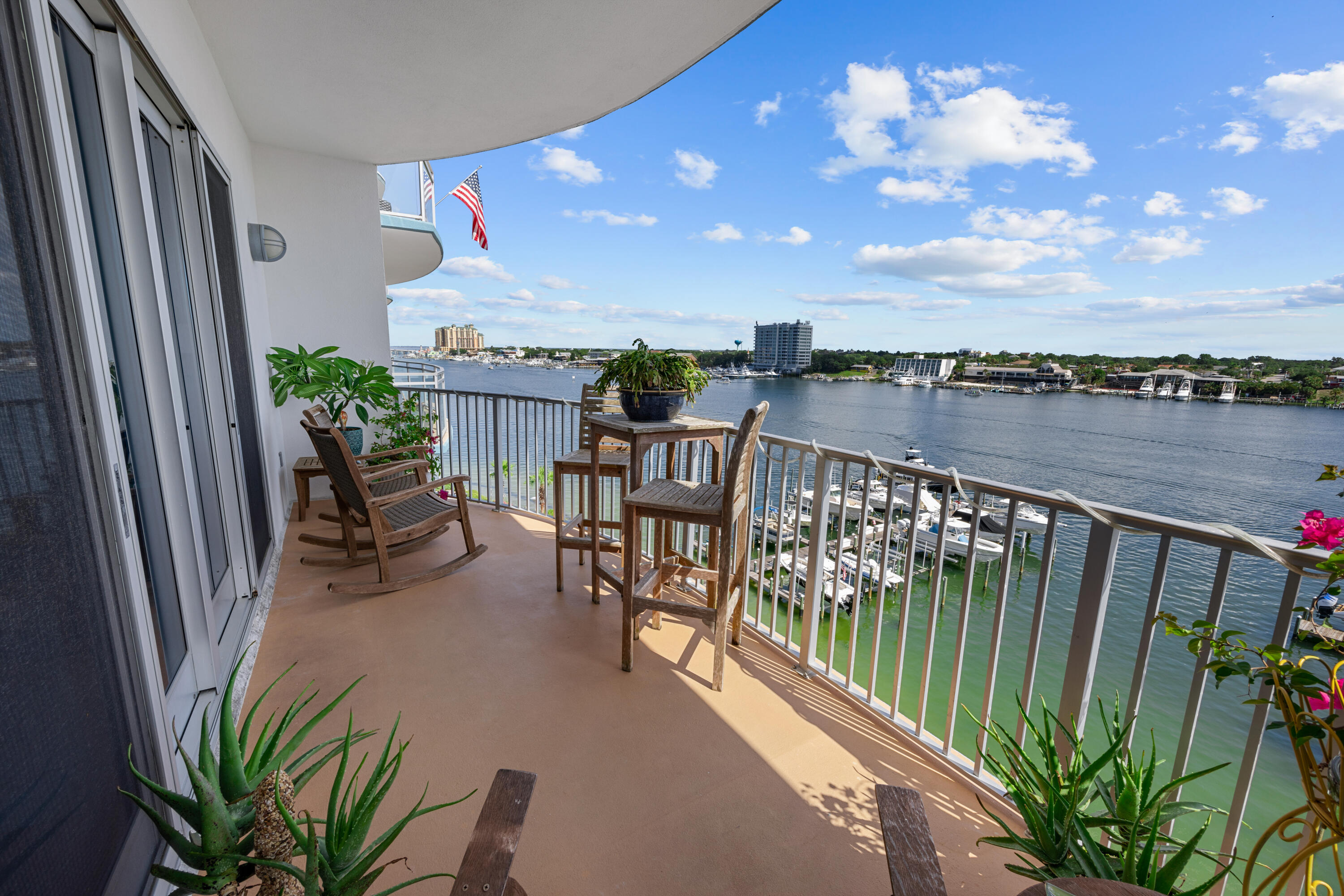 HARBOR LIGHTS - Residential