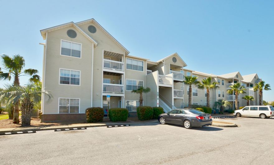 Unfurnished 3 BD, 2 Bath condo in the heart of Destin. Walking distance to the beach. Condo amenities include a beautiful community pool and gym.