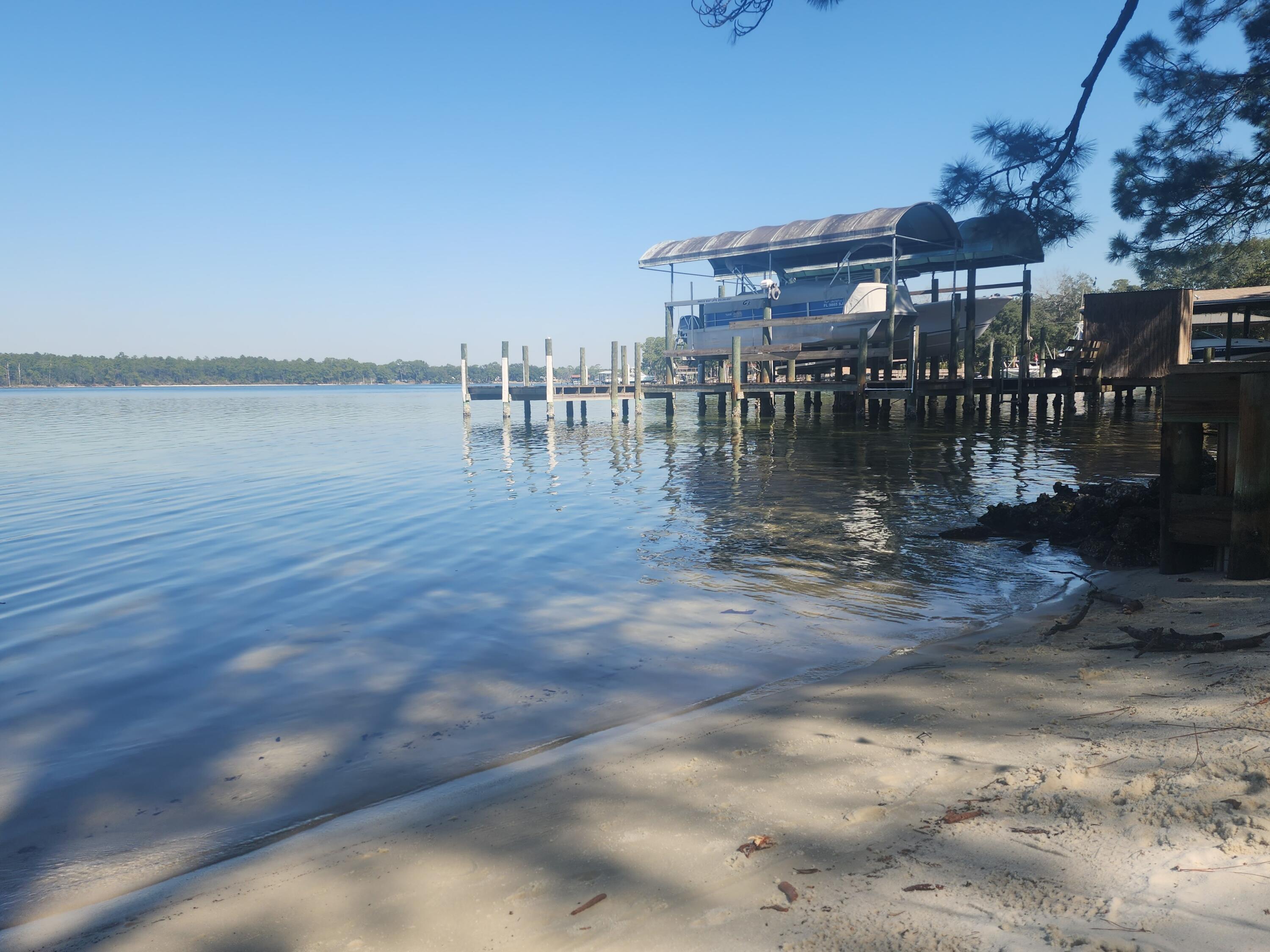 WOODLAND SHORES - Residential