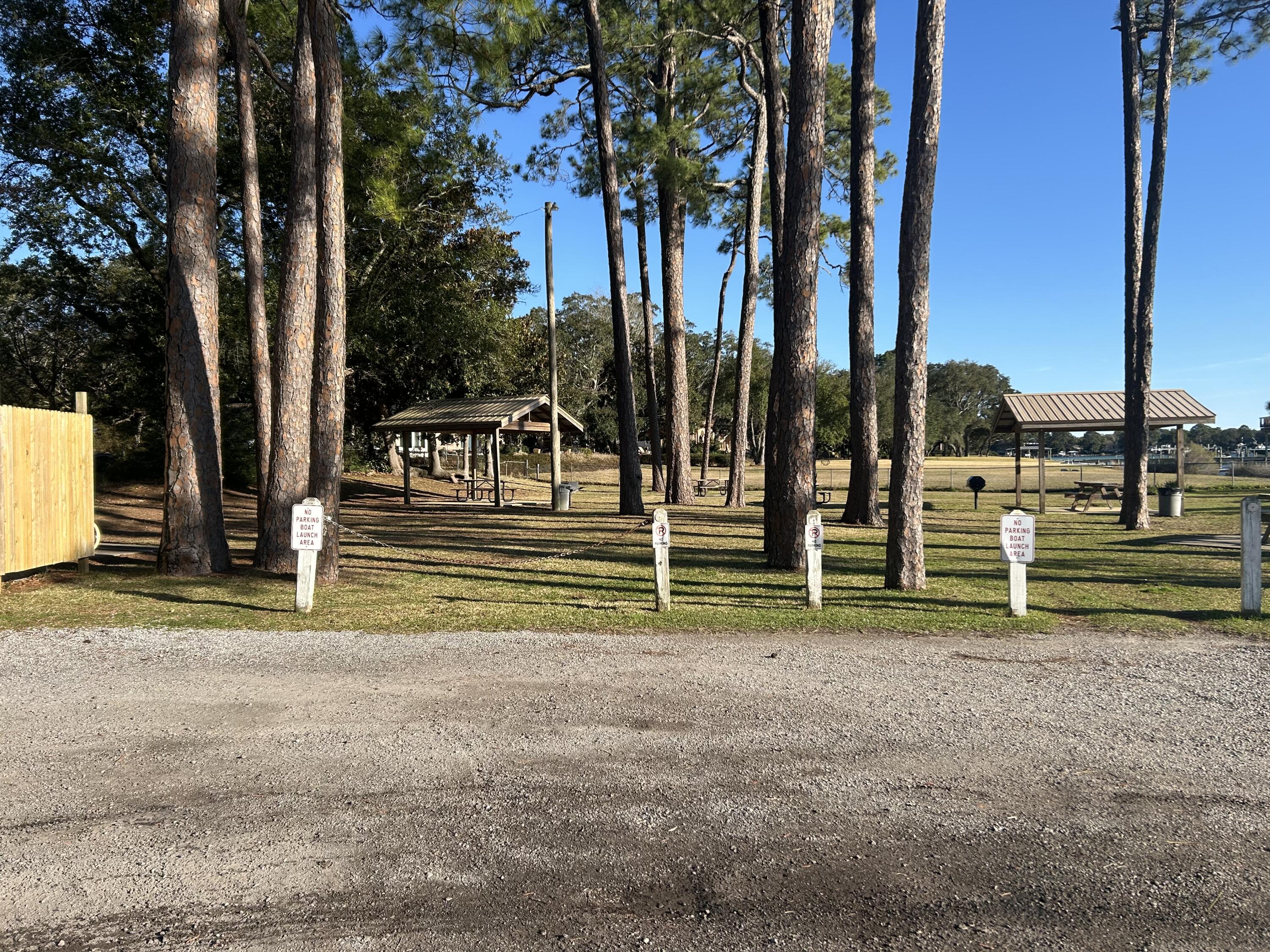 WOODLAND SHORES - Residential