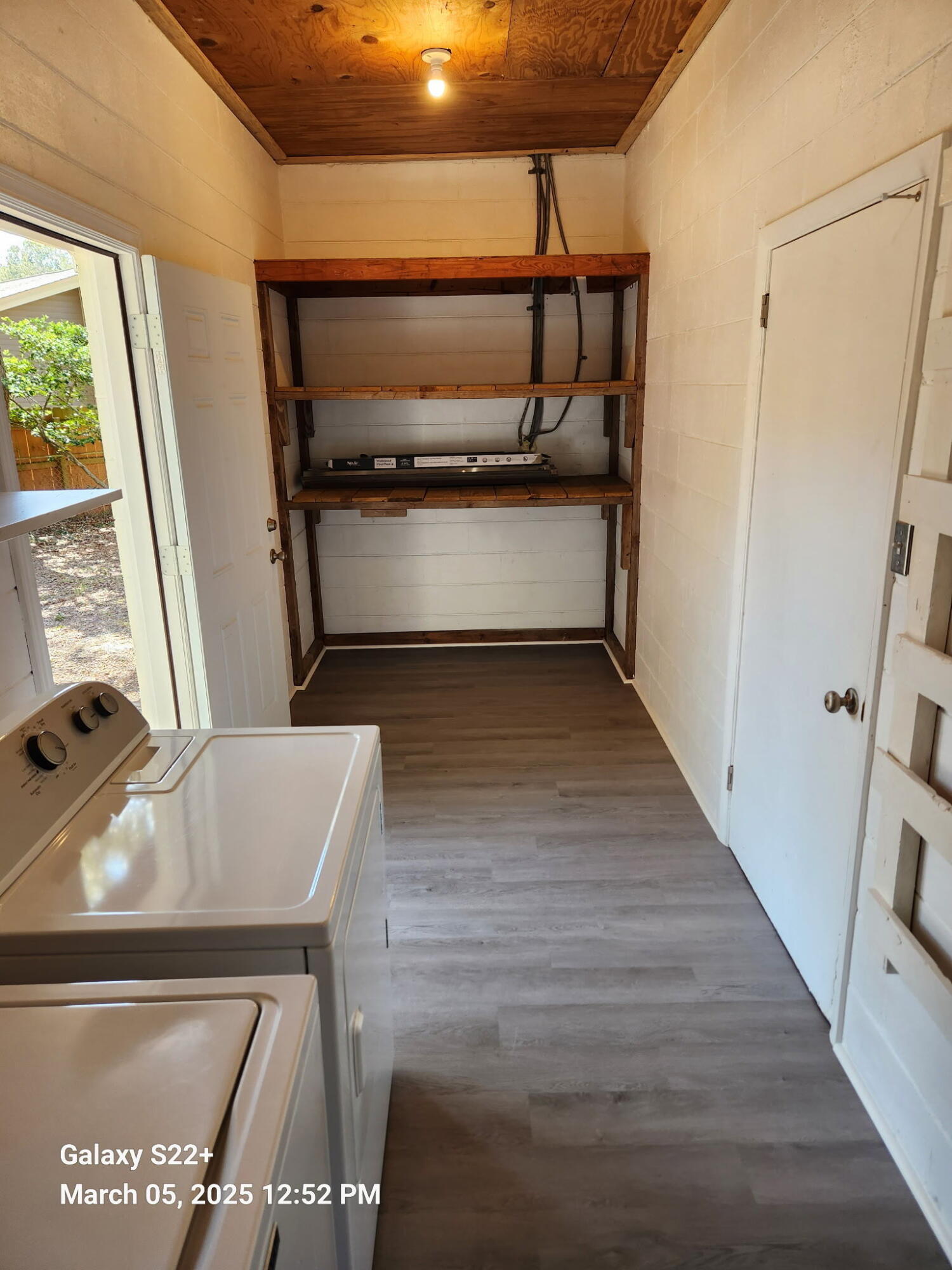 WOODLAND SHORES - Residential