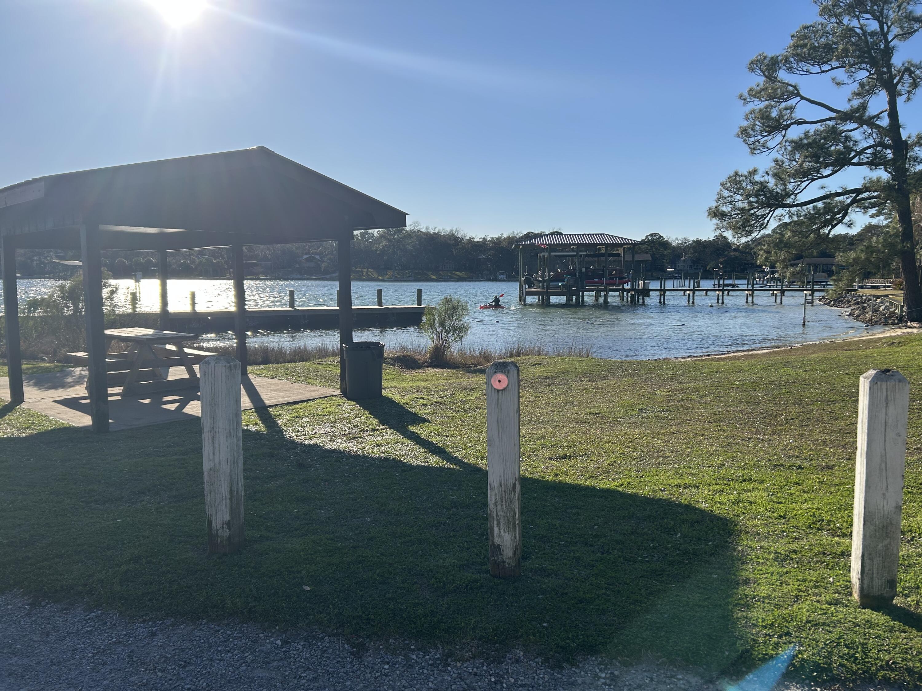 WOODLAND SHORES - Residential