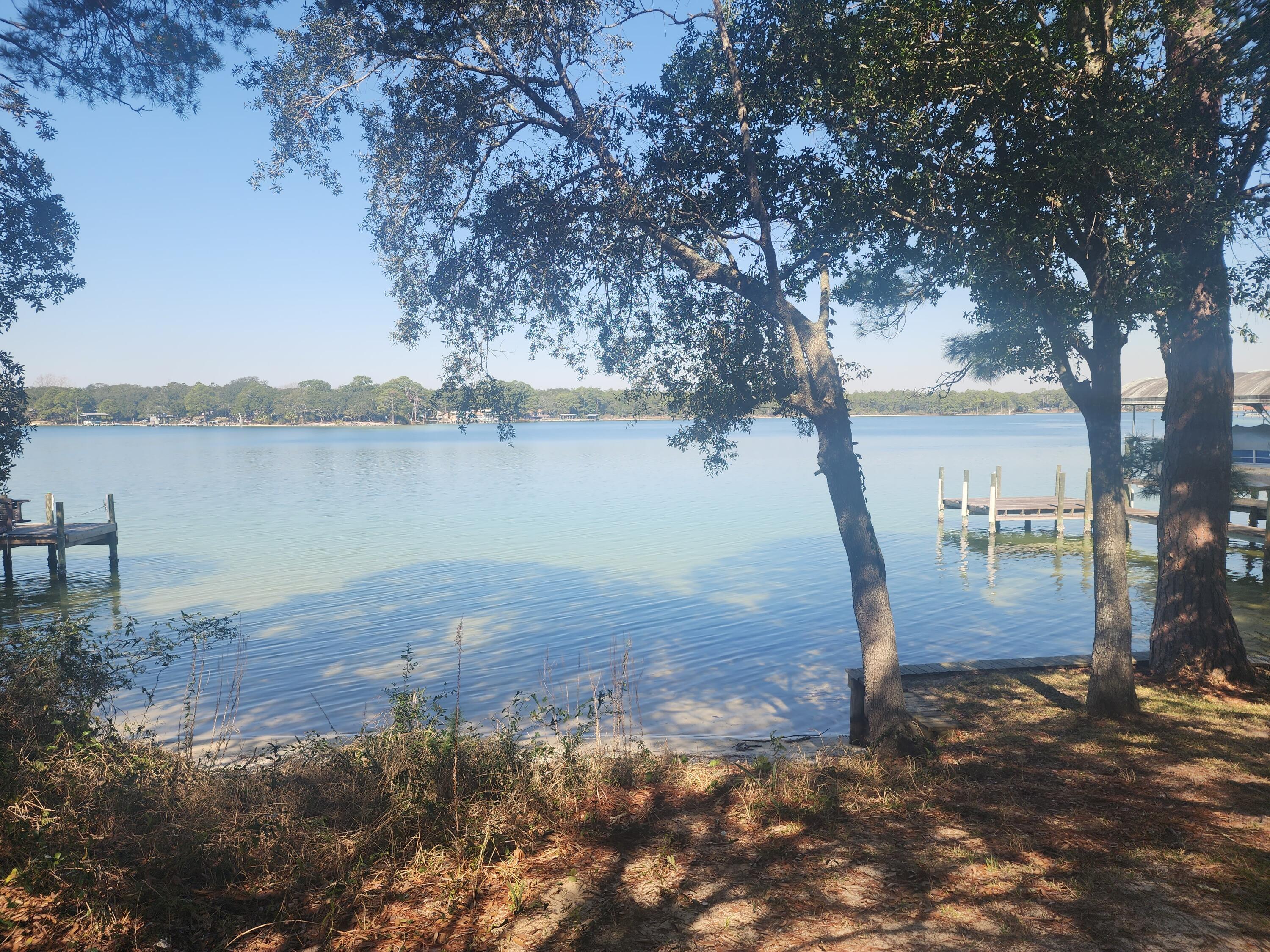 WOODLAND SHORES - Residential