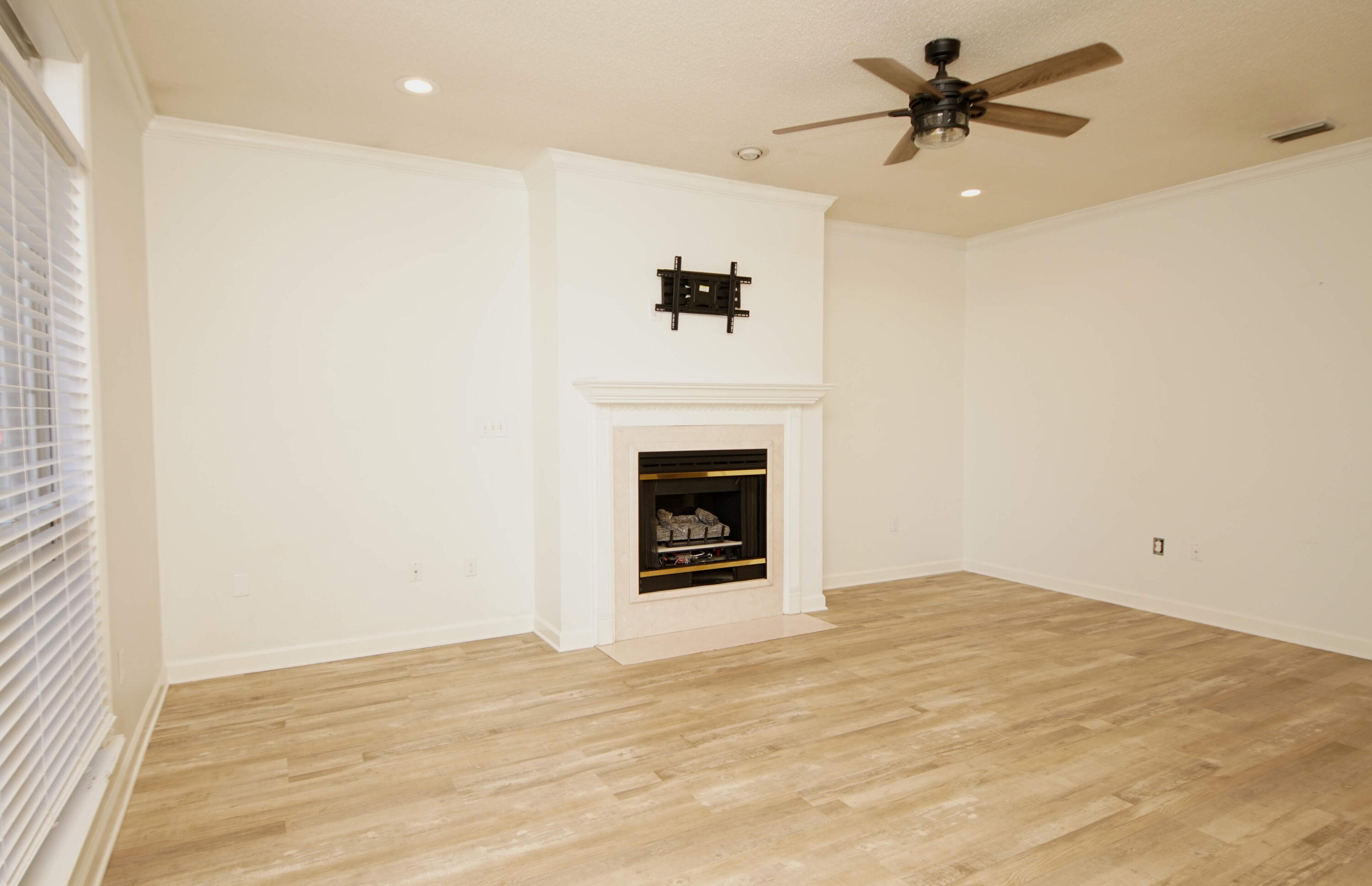 CROSSINGS AT BLUEWATER BAY - Residential