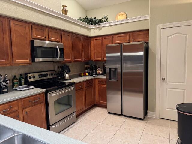 DIAMOND LAKES - Residential Lease