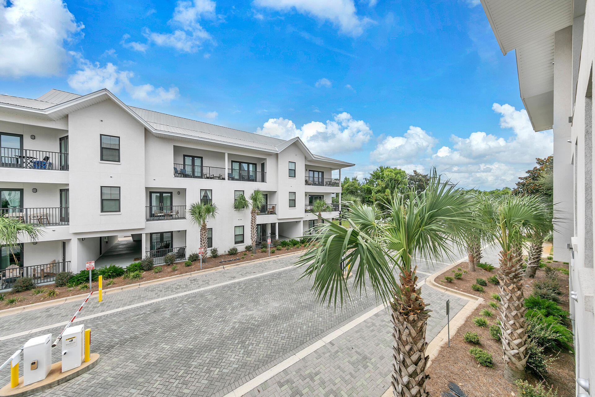 HIDDEN LAKE CONDOMINIUM - Residential