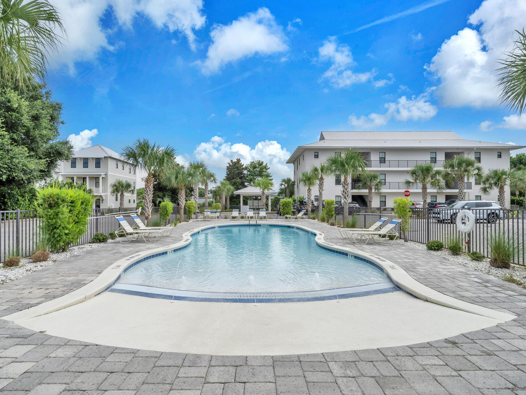 HIDDEN LAKE CONDOMINIUM - Residential