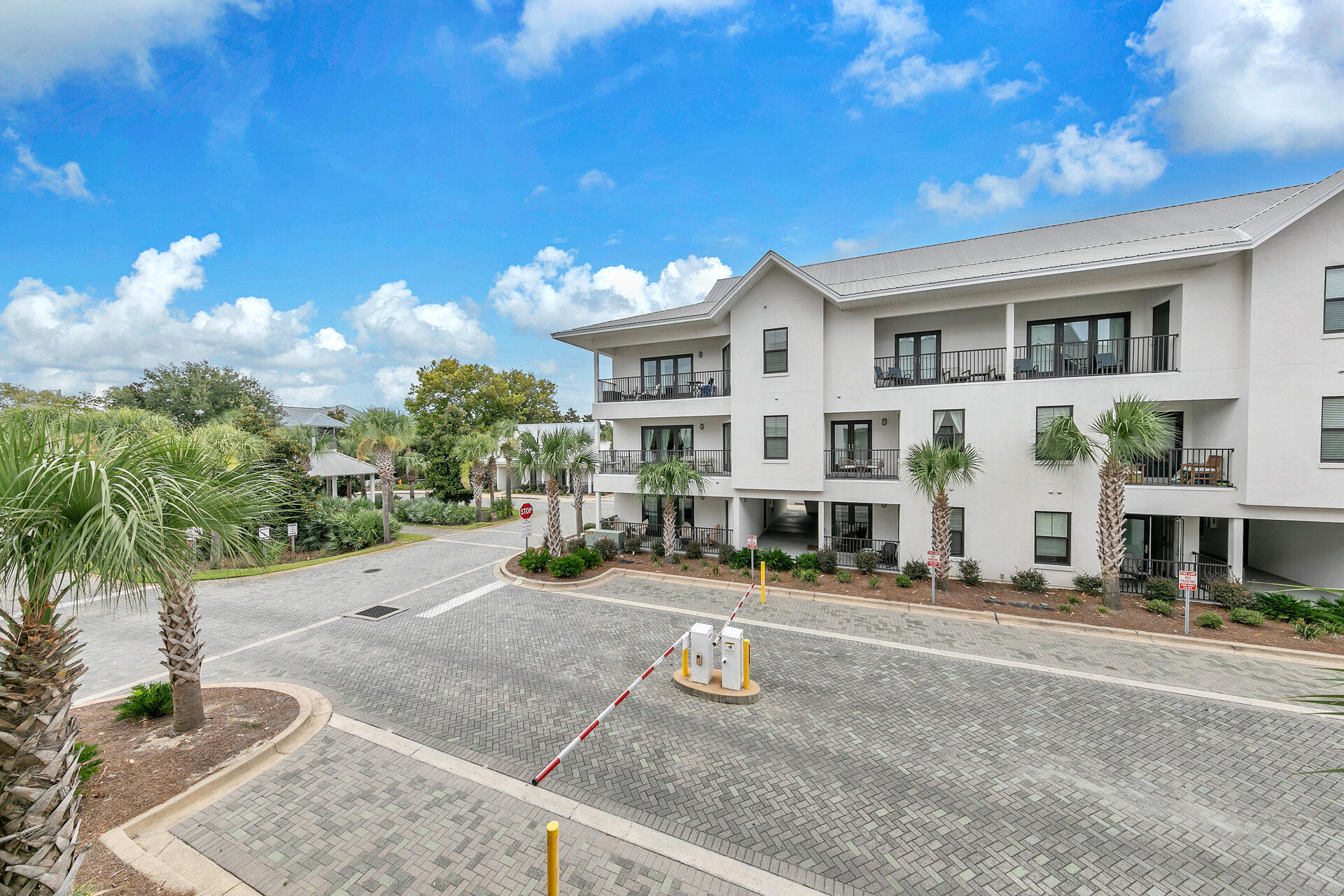 HIDDEN LAKE CONDOMINIUM - Residential