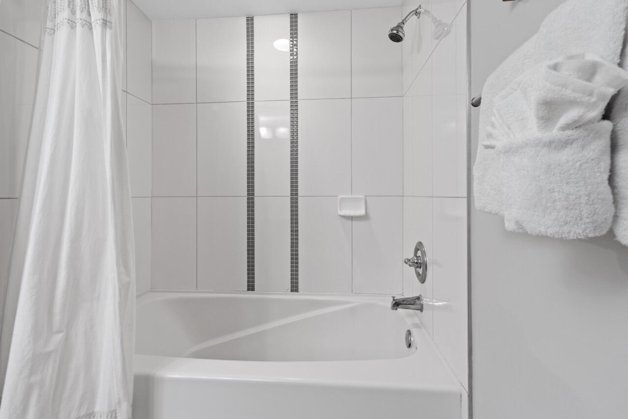 BAHIA CONDO - Residential