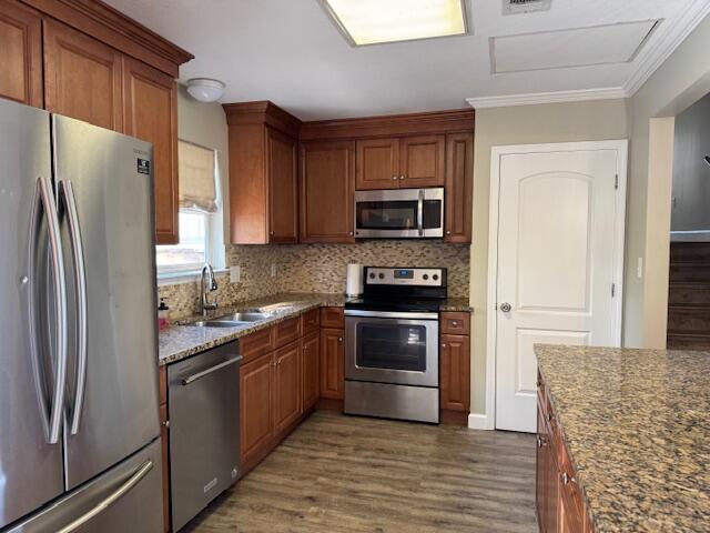 QUIET WOOD - Residential Lease