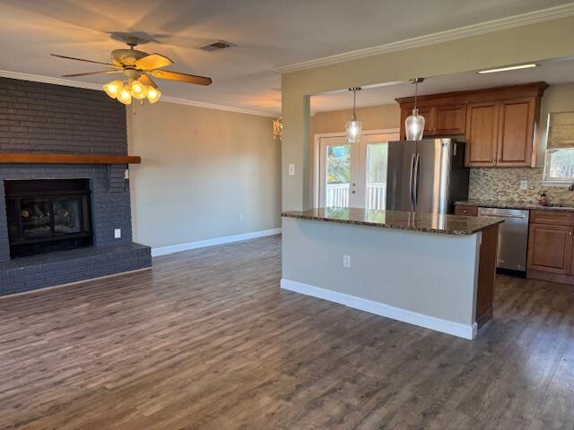 QUIET WOOD - Residential Lease