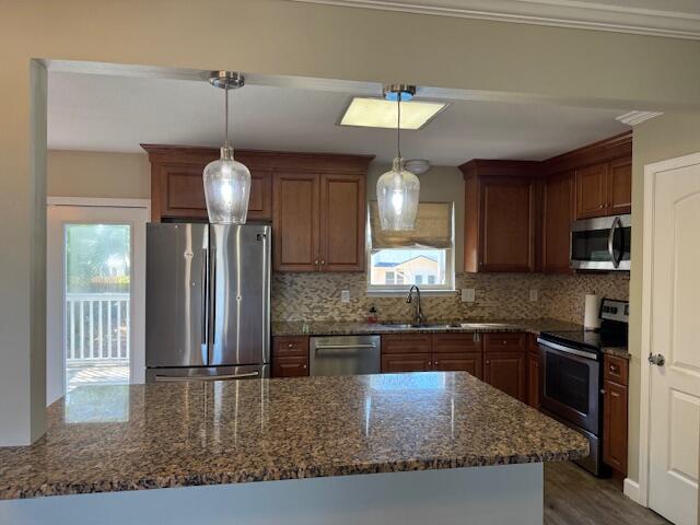 QUIET WOOD - Residential Lease