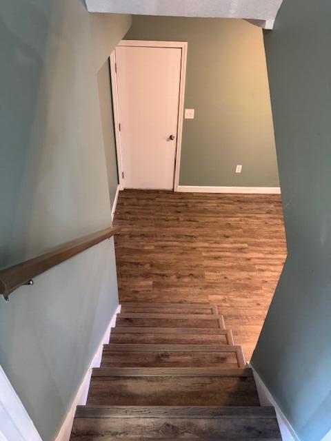 QUIET WOOD - Residential Lease