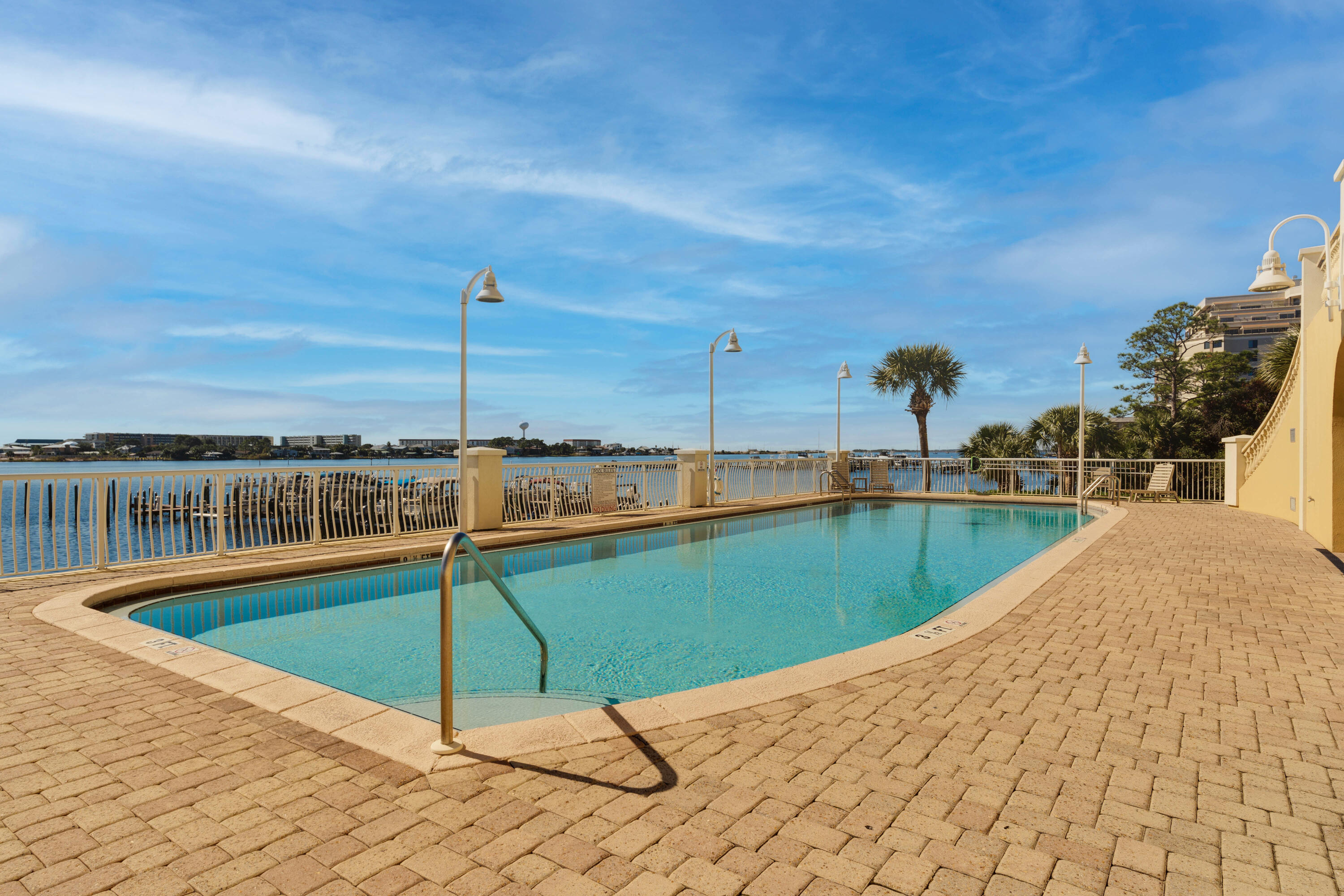 PRESIDIO YACHT CLUB - Residential