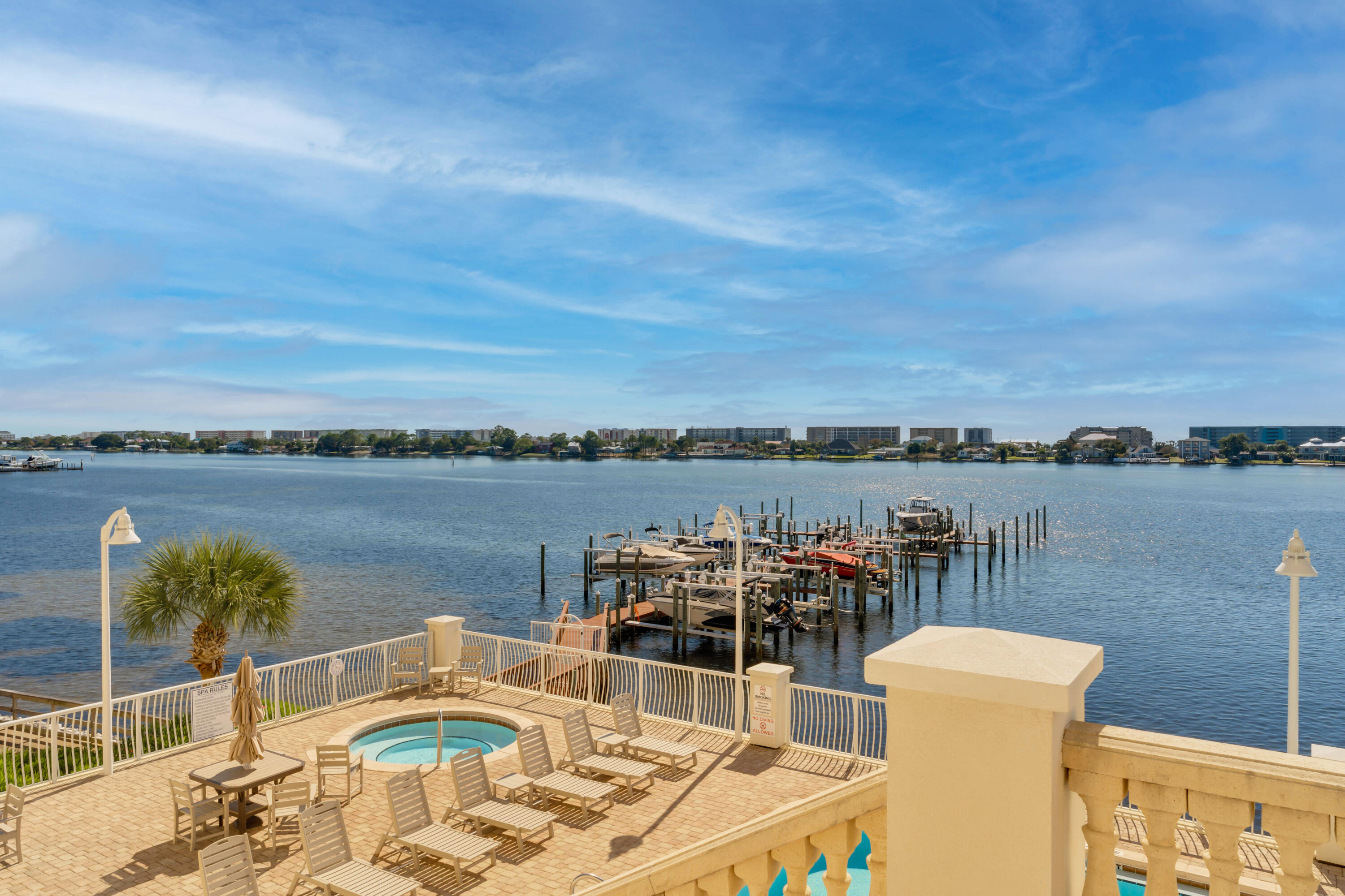 PRESIDIO YACHT CLUB - Residential
