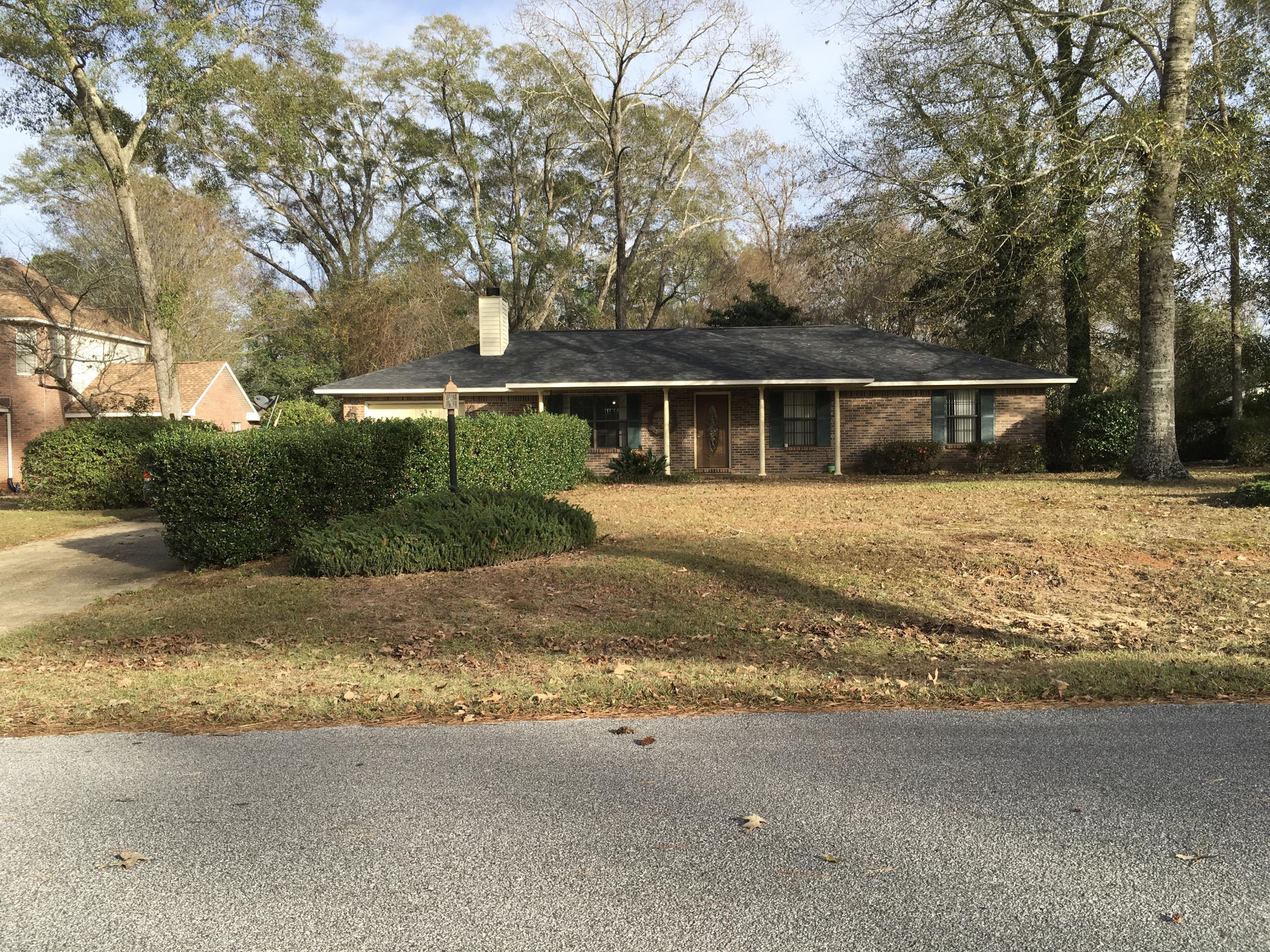 AVAILABLE JAN. 11, 2018This great home is located just off Old Bethal Road just north of the highschool . This home has 3 bedrooms and 2 baths and a fireplace in the living room . A eat in kitchen/dining area . Privacy fenced back yard PETS ALLOWED WITH A $400 NON REFUNDABLE PET FEE