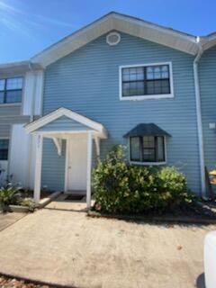 Centrally located 2 bedroom, 1.5 bathroom townhome located approximately 10 minutes from Hurlburt Field and directly across the street from the mall.  This unit has LVP flooring throughout (no carpet) with a spacious kitchen.