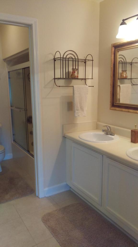 LAKESIDE CONDO AT BLUEWATER BAY - Residential