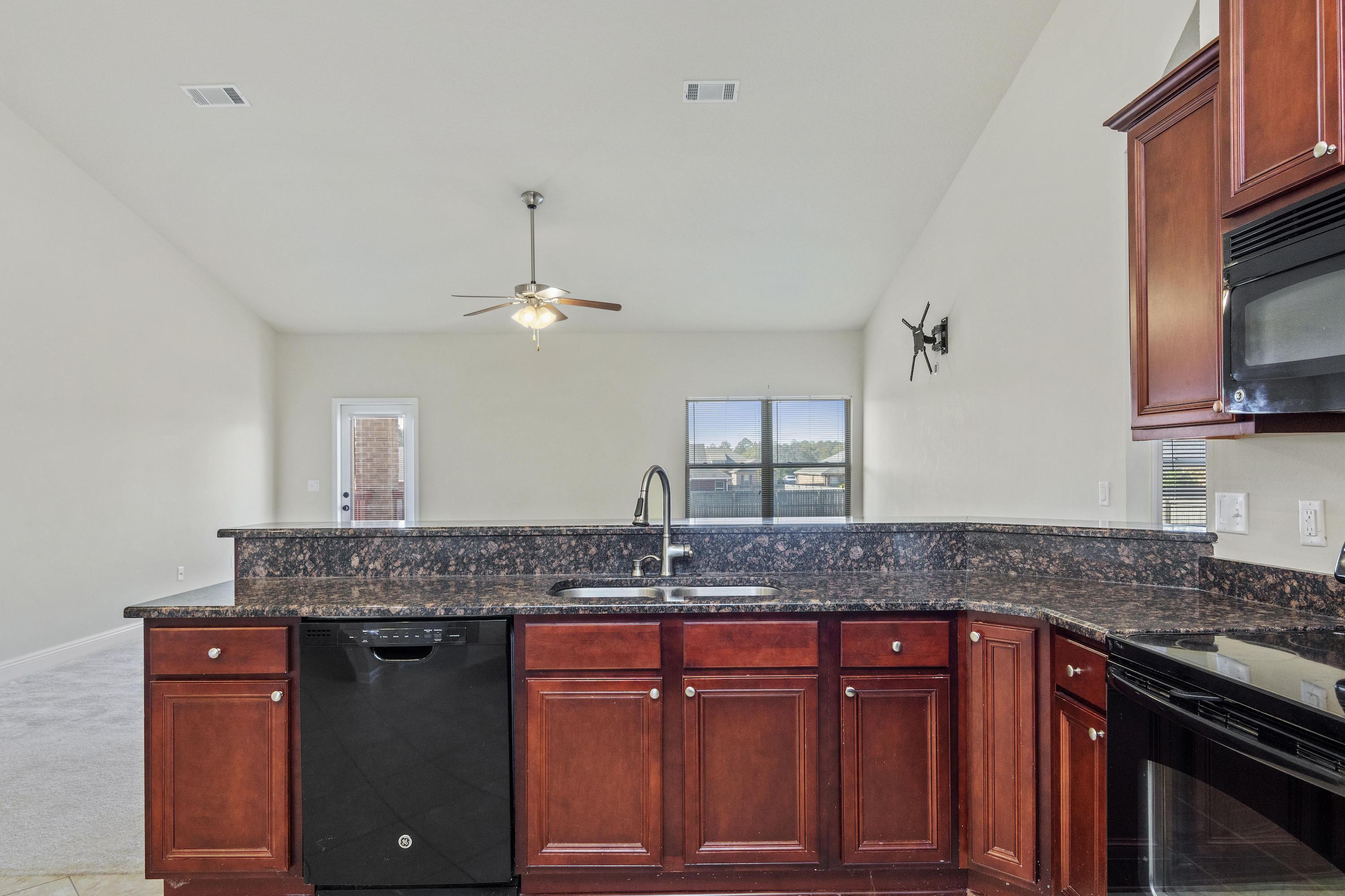 BROWNSTONE MANOR - Residential