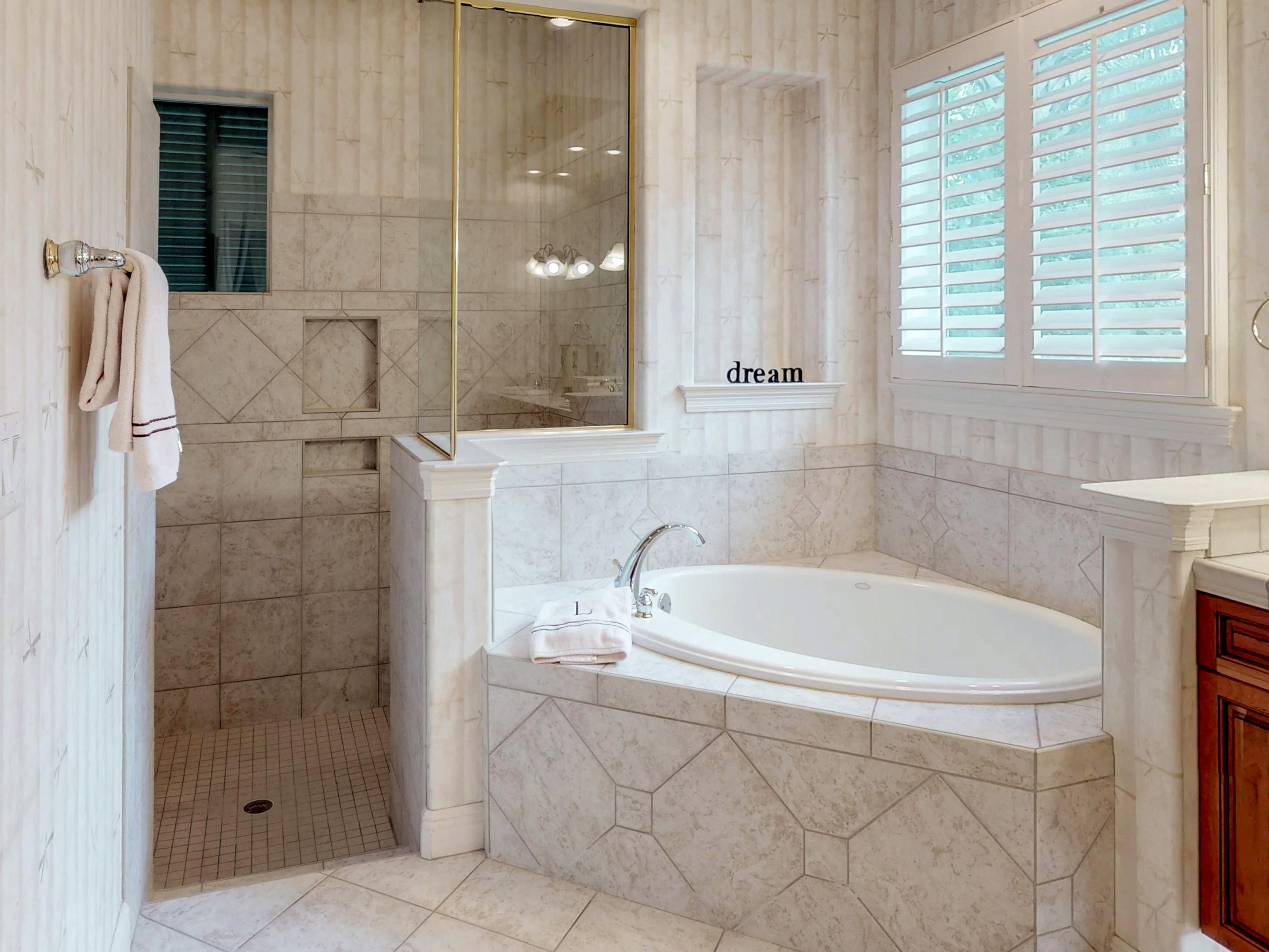 BURNT PINE - Residential