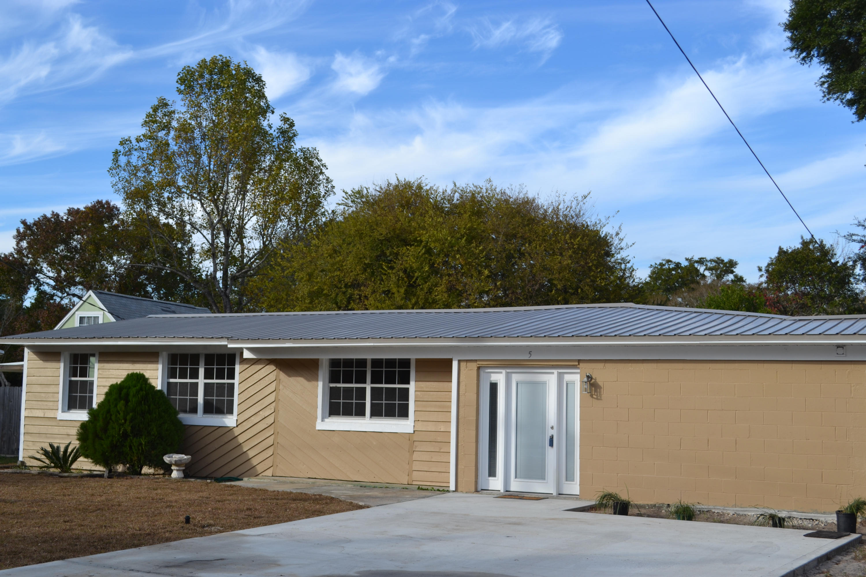 ELLIOTTS POINT 9TH ADDN - Residential