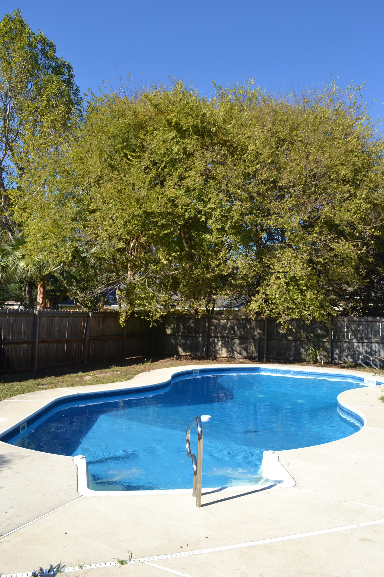 ELLIOTTS POINT 9TH ADDN - Residential