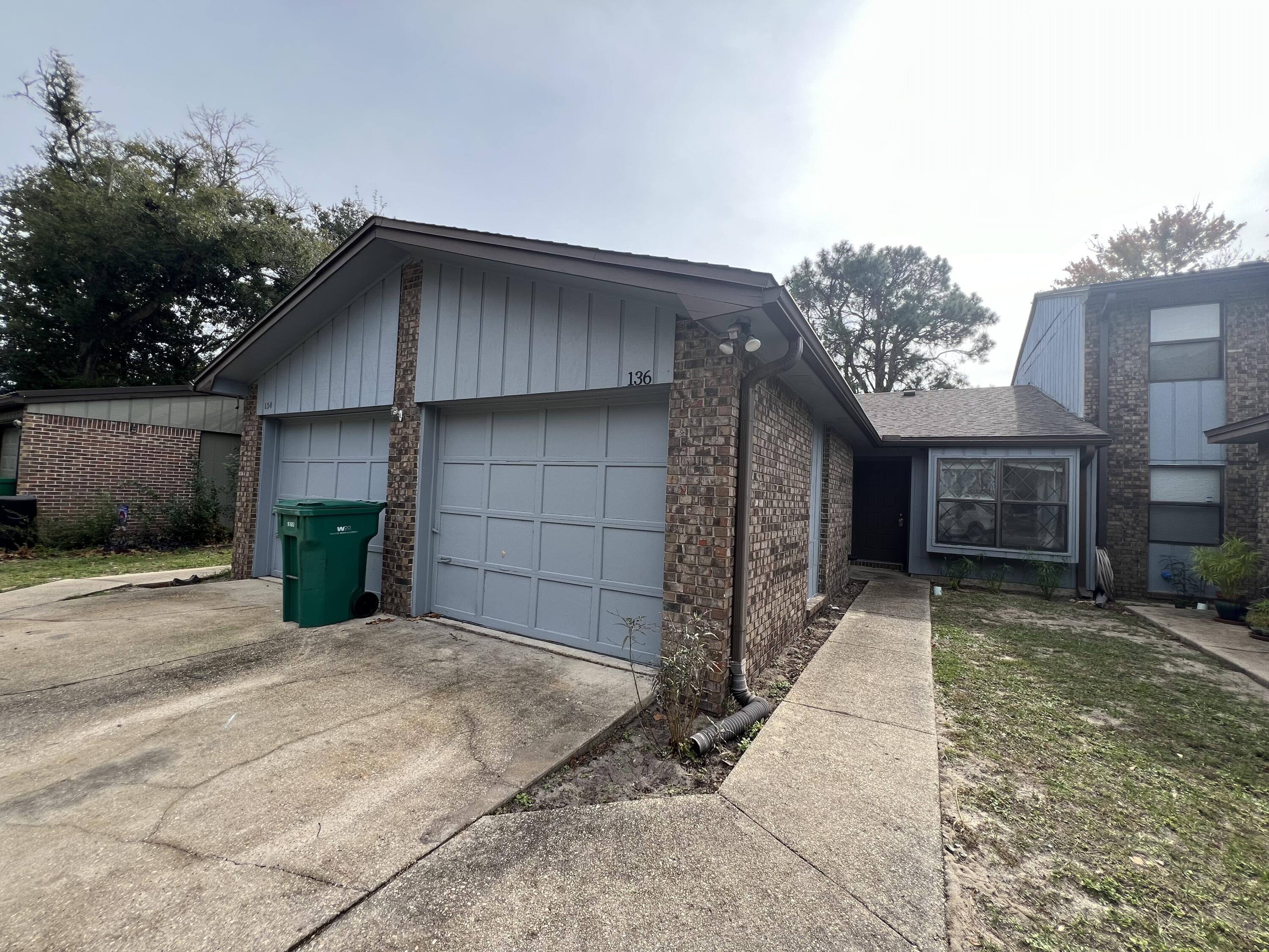 Centrally located 2 bedroom, 2 bath home with vaulted ceiling in the living area. Separate dining room, privacy fenced backyard and single car garage. Roof 2018