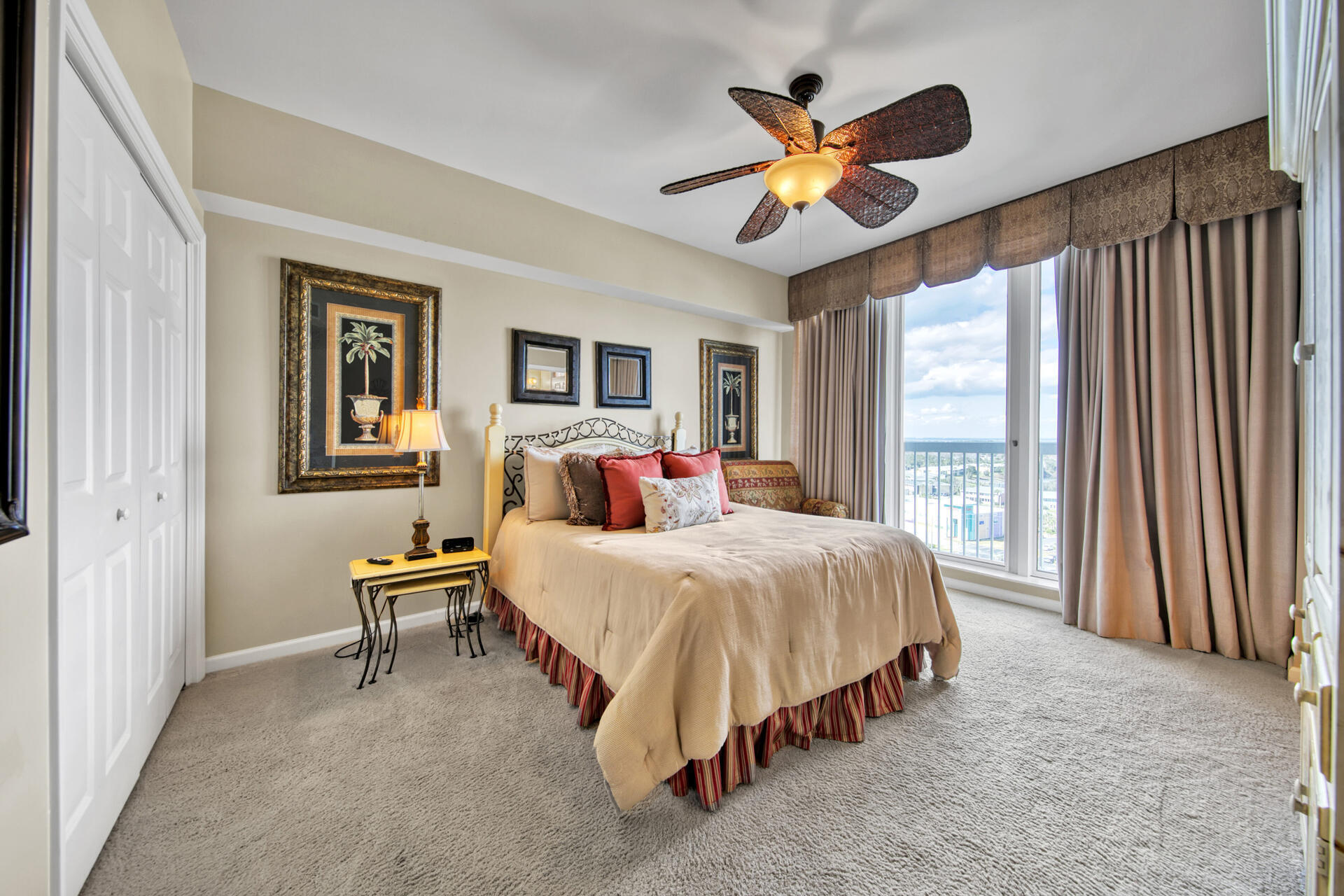 SILVER BEACH TOWERS - Residential