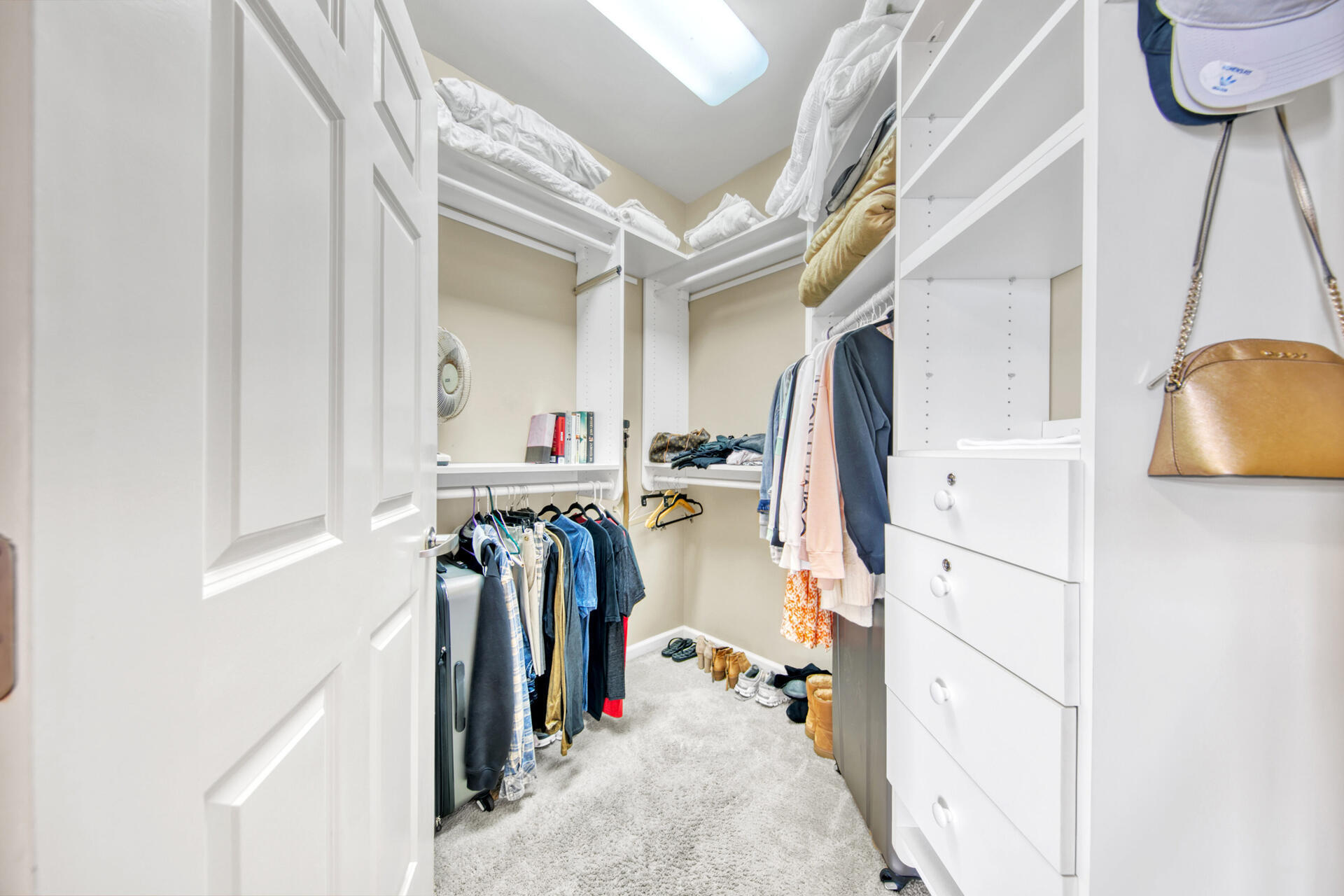 SILVER BEACH TOWERS - Residential