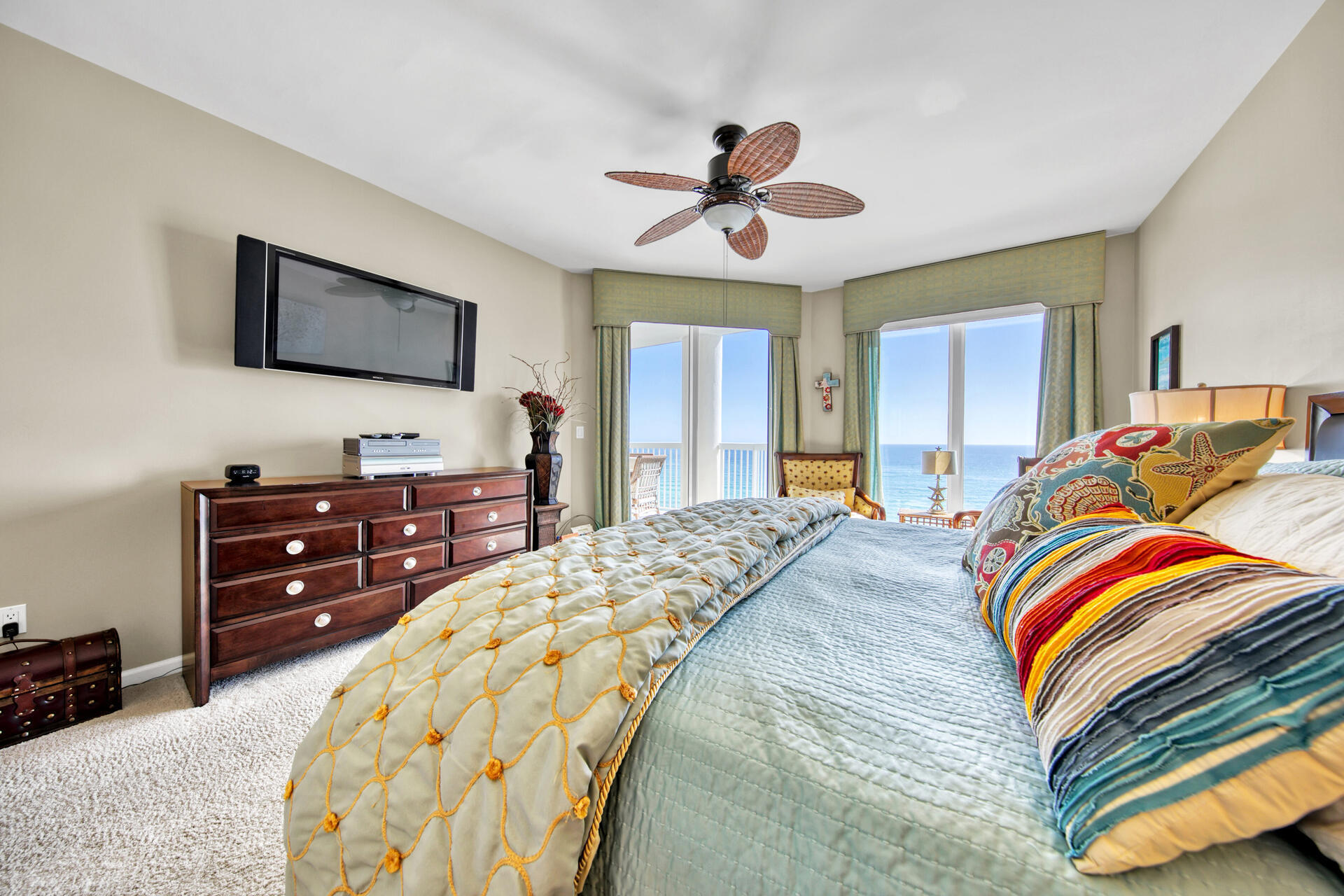 SILVER BEACH TOWERS - Residential