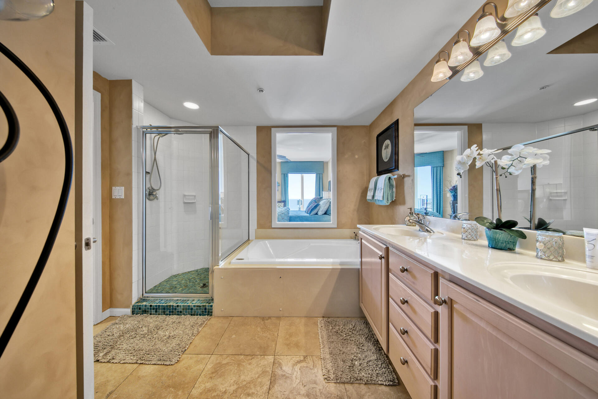 SILVER BEACH TOWERS - Residential