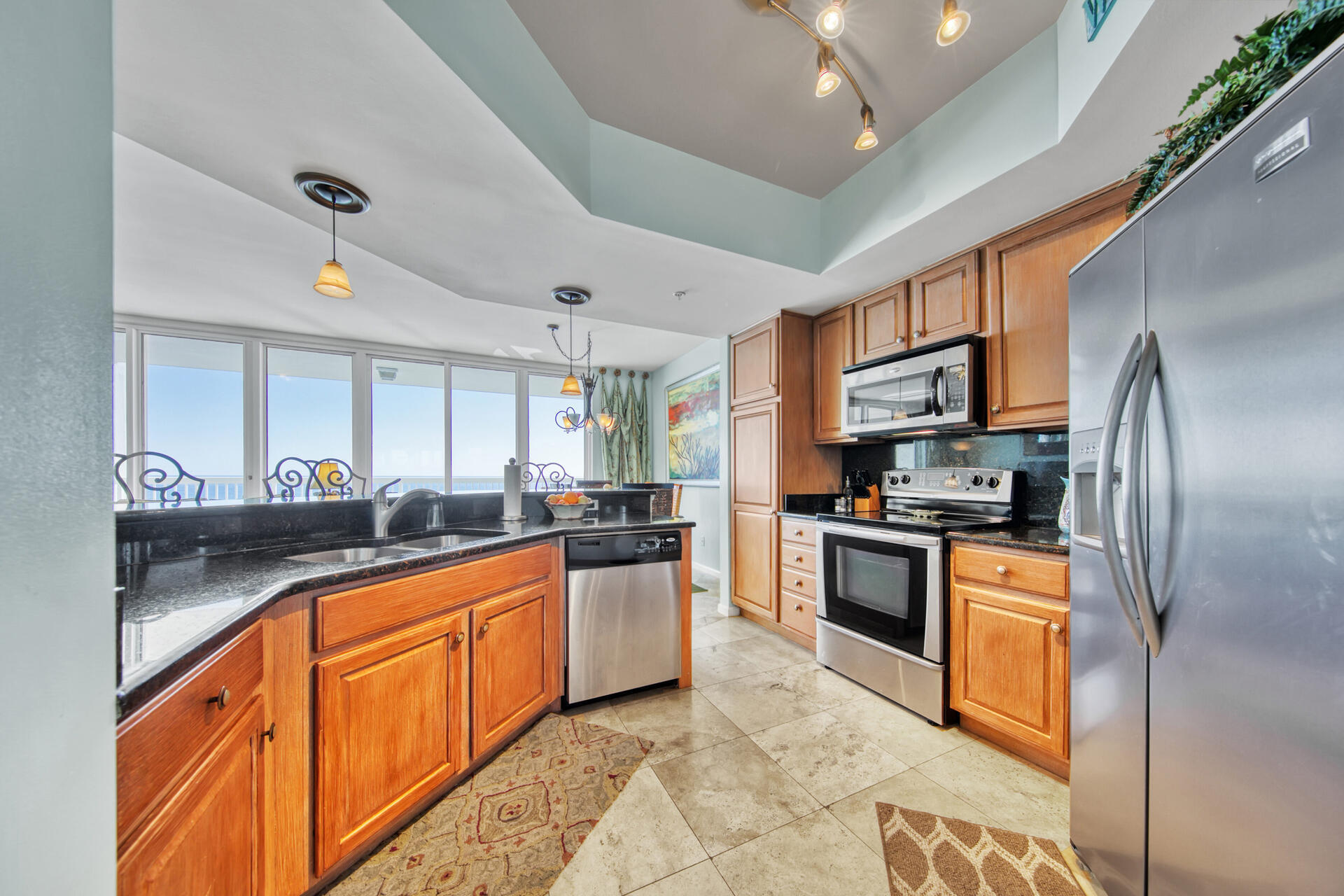 SILVER BEACH TOWERS - Residential