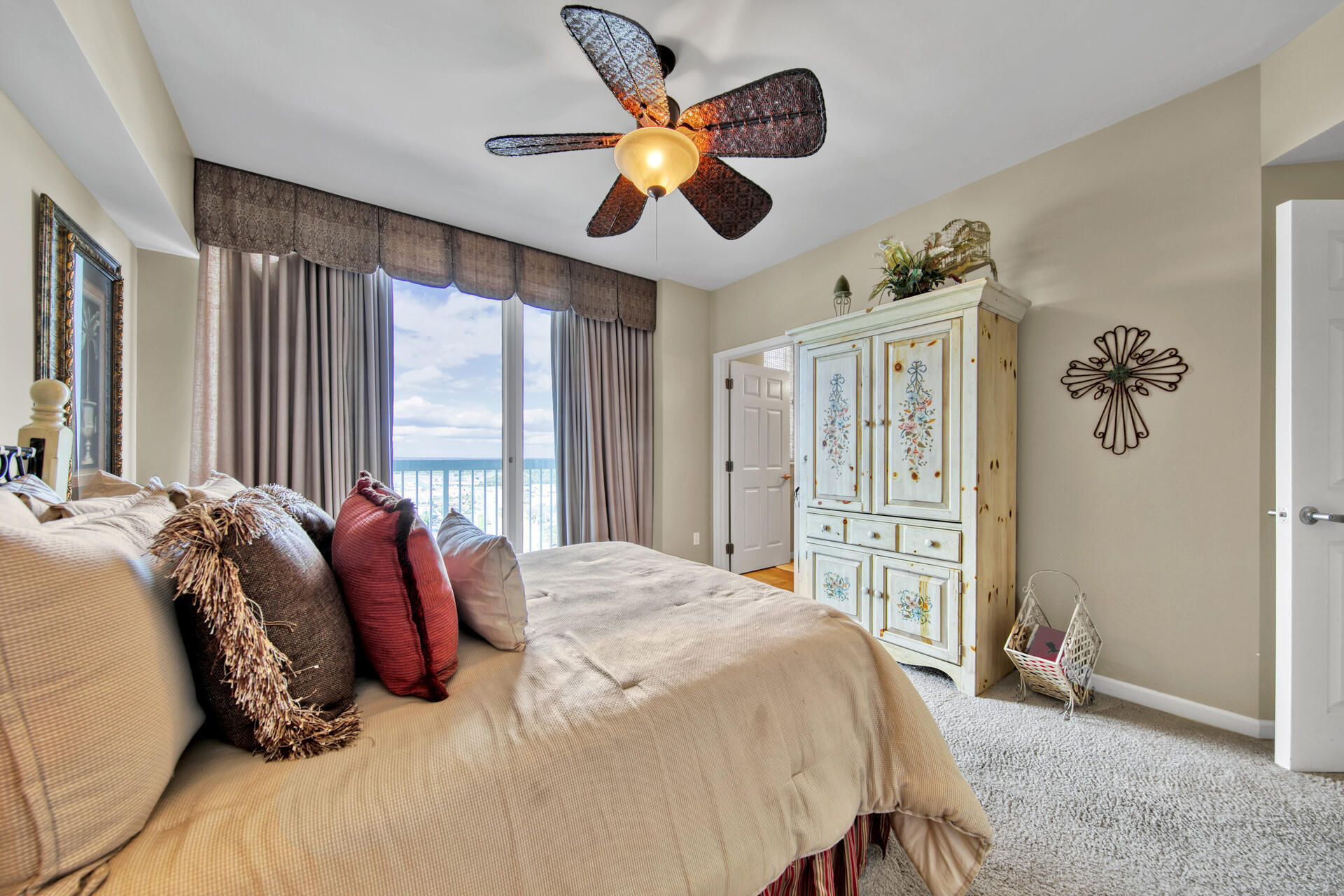 SILVER BEACH TOWERS - Residential